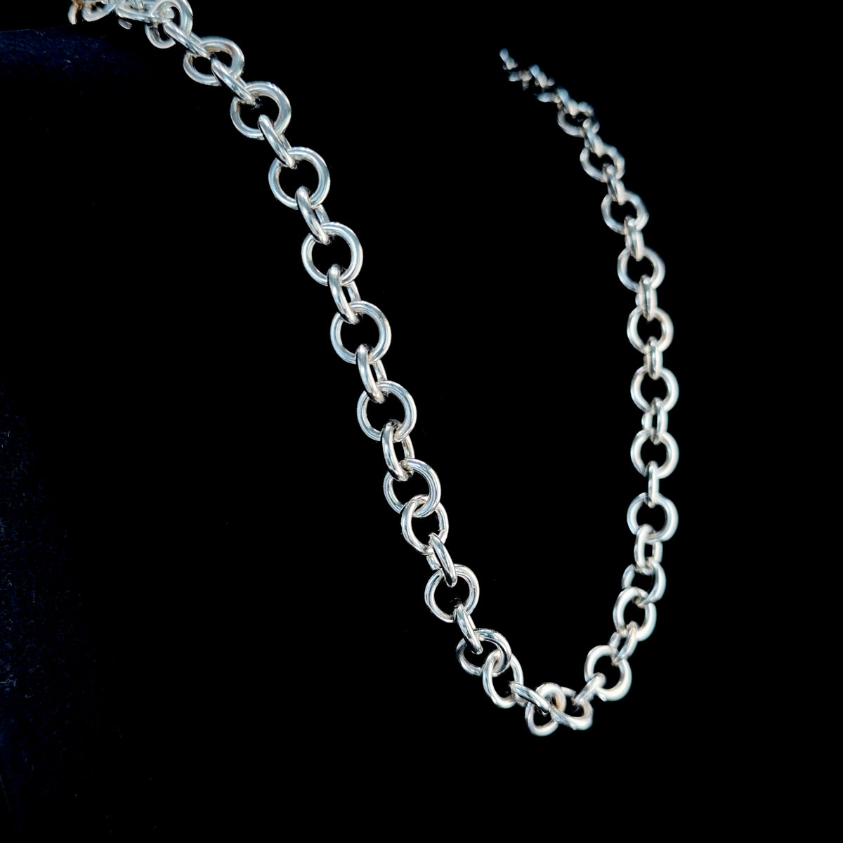 Stunning Heavy Silver Round Link Belcher (Rolo) Chain weighing 65.5 Gms Having A Substantial Lobster Clasp