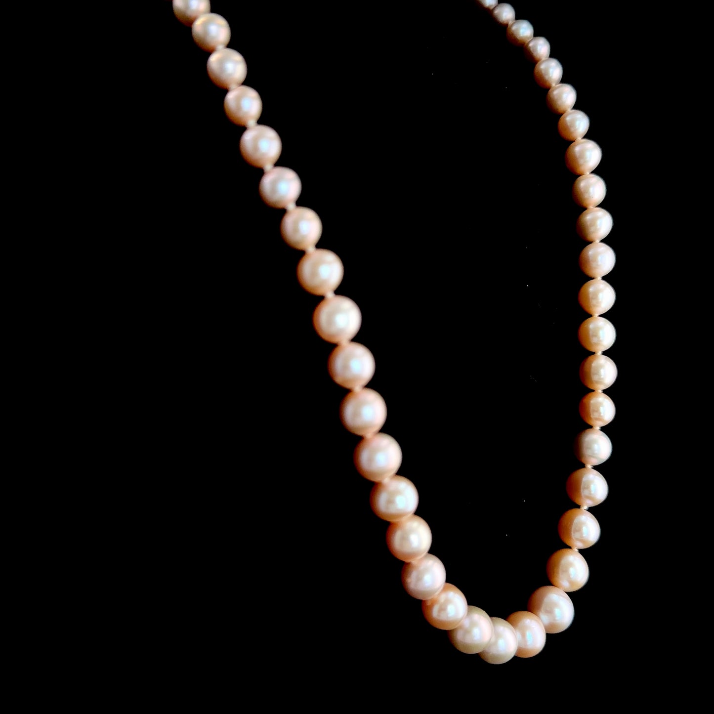 Very Pretty Pink Pearl Necklace Having A 9k Yellow Gold Clasp 18” Long
