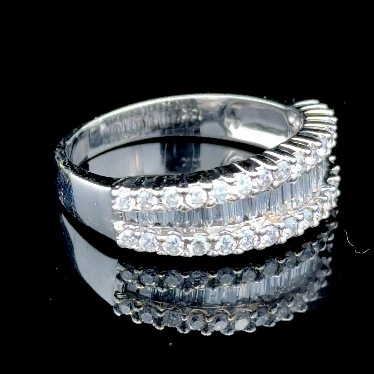 18k White Gold Modern Baguette & Round Cut Diamond Band Ring Appx 1.0 Cts