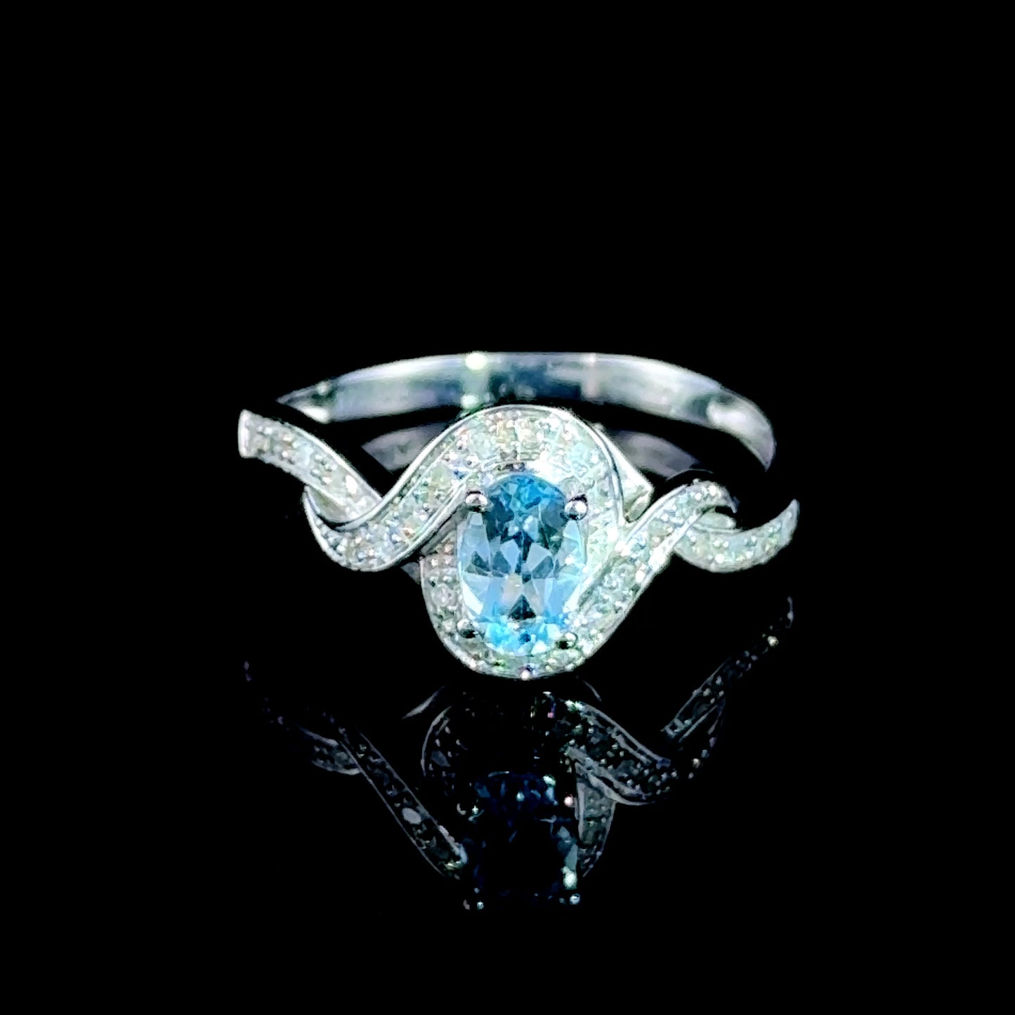 9K White Gold Aquamarine Twist Ring