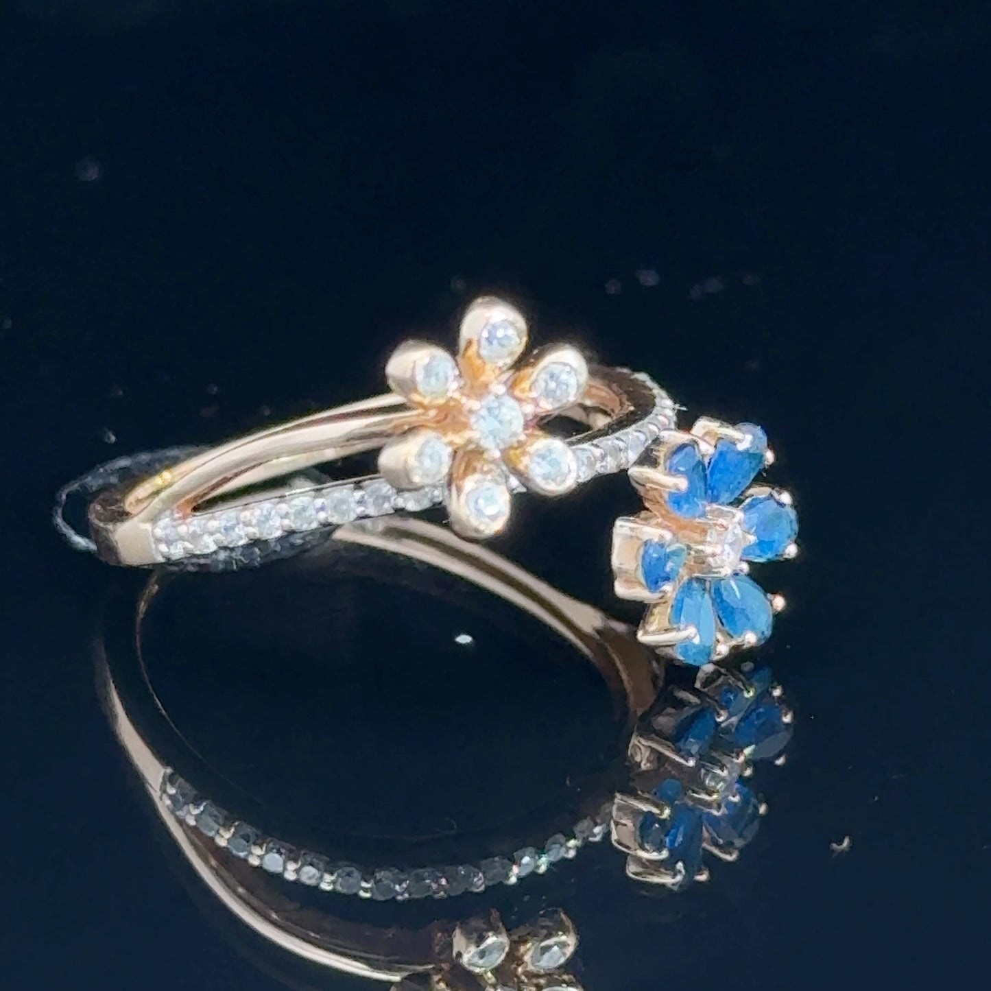 18K Yellow Gold Diamond & Sapphire Twin Daisy Ring