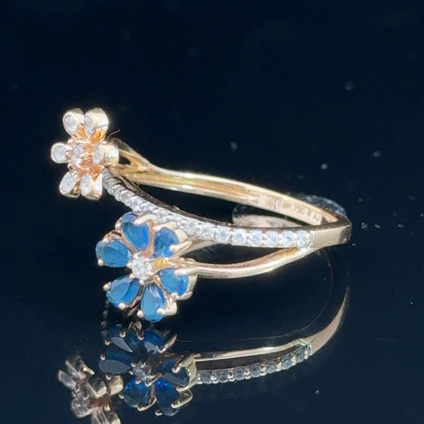 18K Yellow Gold Diamond & Sapphire Twin Daisy Ring