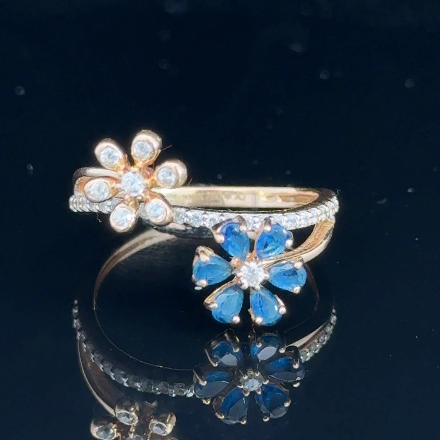 18K Yellow Gold Diamond & Sapphire Twin Daisy Ring
