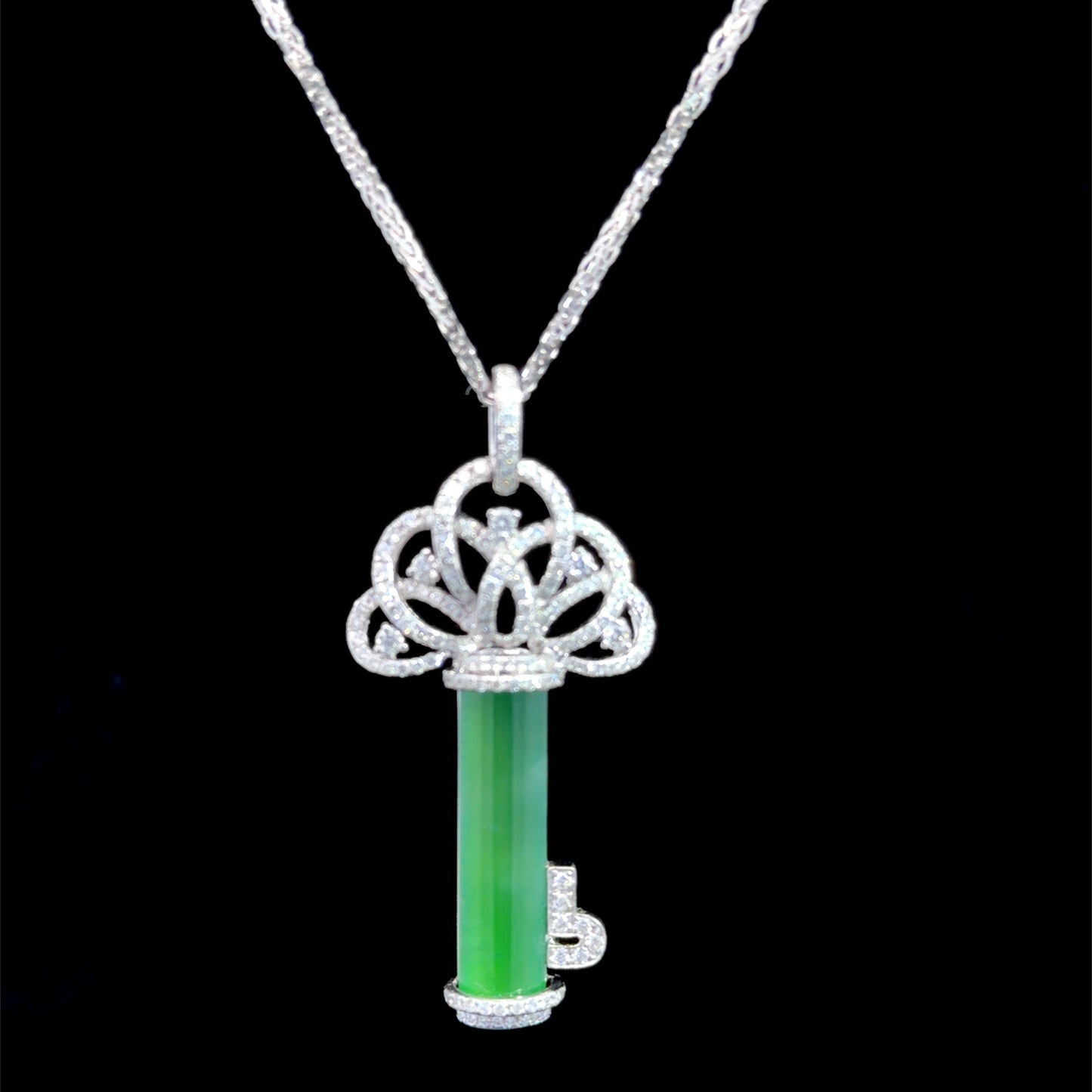 Stunning 18k White Gold Jadeite & Diamond Key Pendant & Chain Appx 1.0 Cts