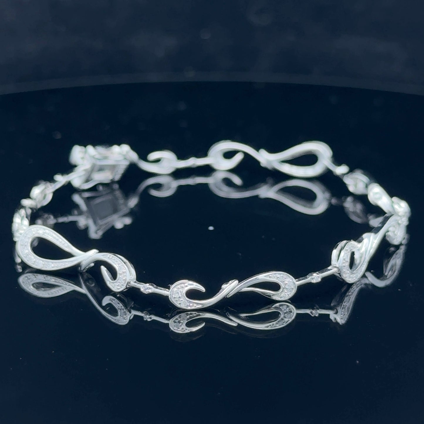 9K White Gold Diamond Fancy Bracelet 5.32 GMS