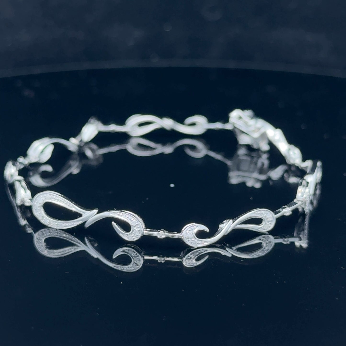 9K White Gold Diamond Fancy Bracelet 5.32 GMS