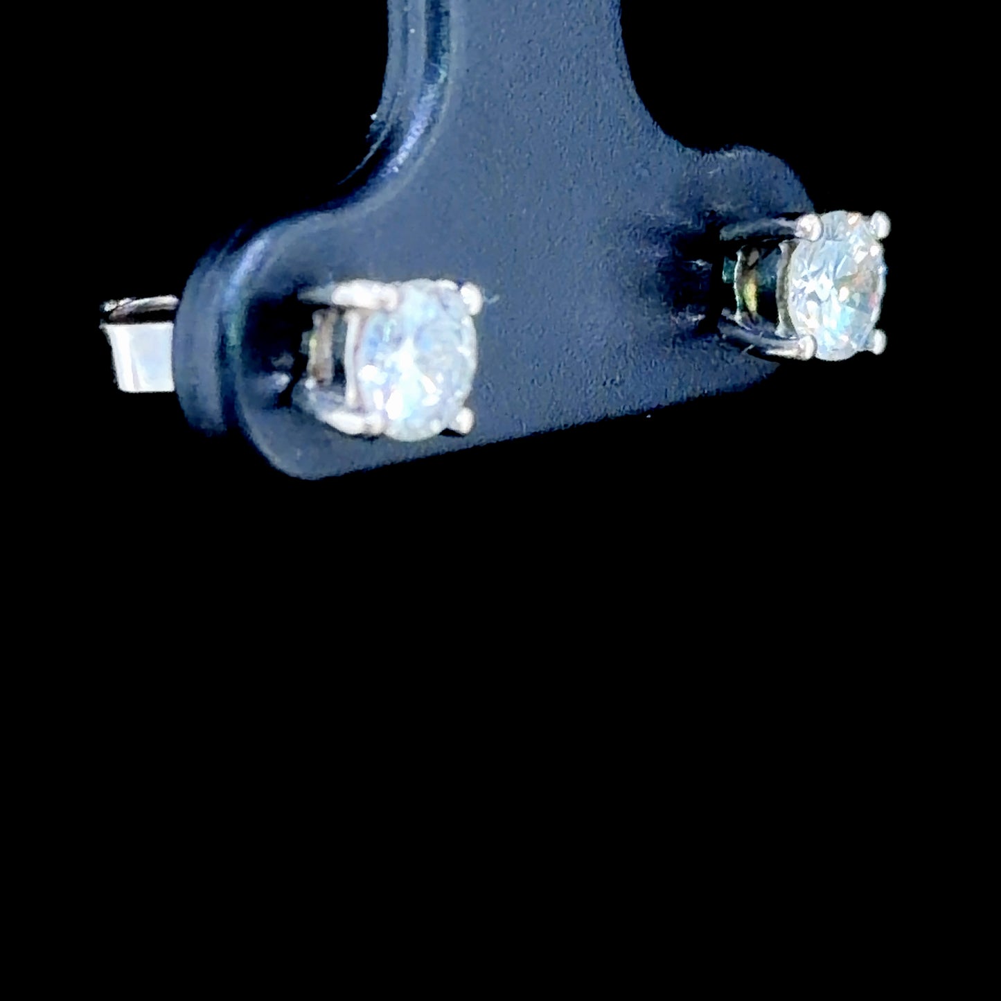 18k White Gold Diamond Stud Earrings Appx 0.6Cts