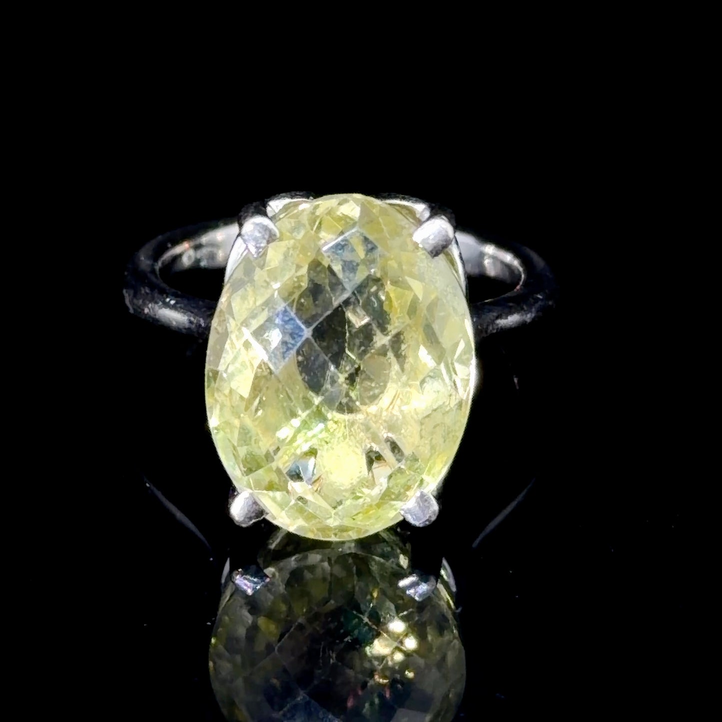 Lovely 18k White Gold & Topaz Ring