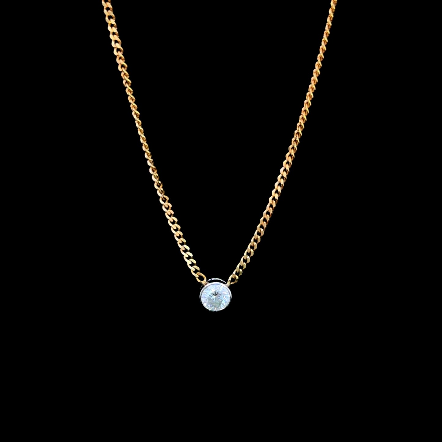 Lovely 18k Yellow Gold Bezel Set Diamond Pendant Suspended On A Curb Chain Of 16.5” In Length