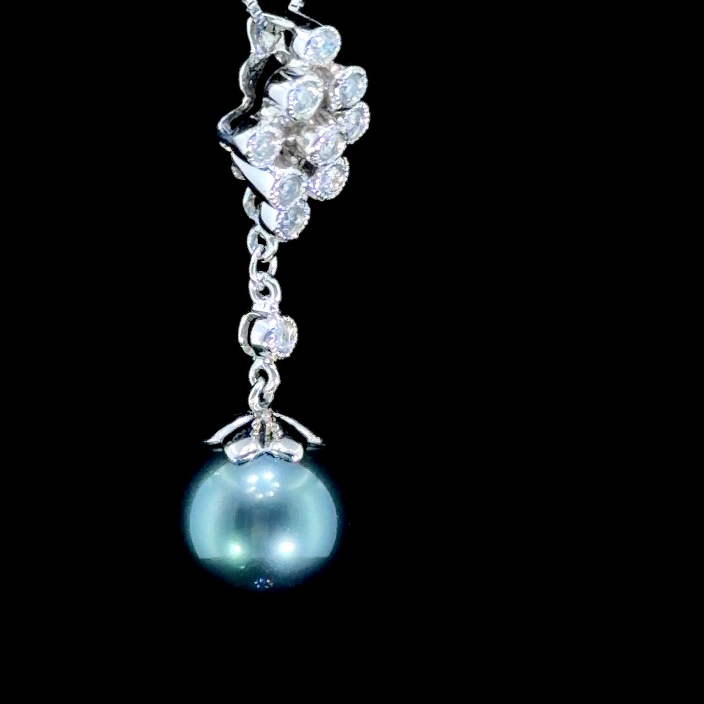 Beautiful 14k White Gold Black Tahitian Pear & Diamond Drop Pendant & Chain Appx 0.6 Cts