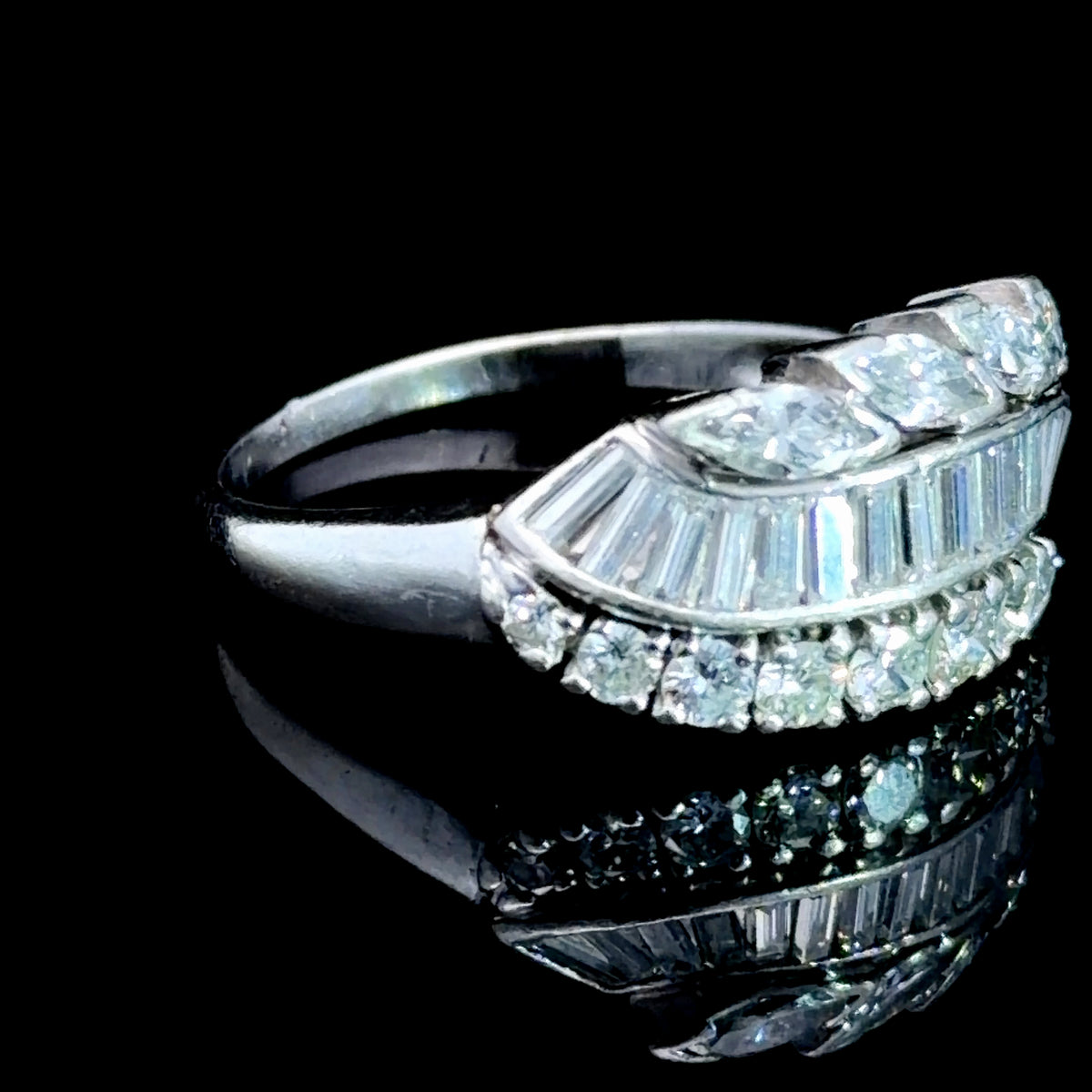 A Stunning 18k White Gold Mixed Cut Diamond Cocktail Ring of Appx 1.2 Cts