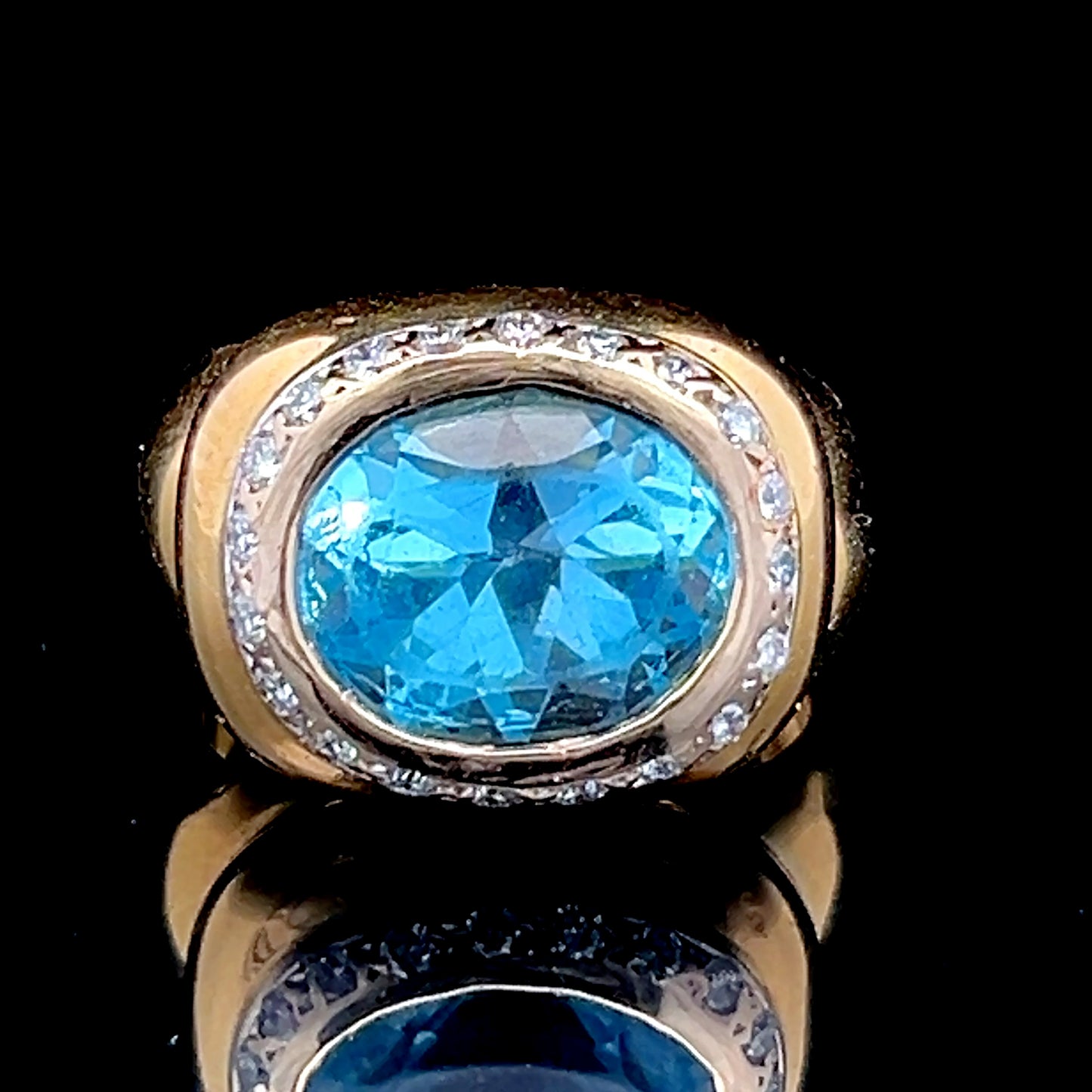 Wonderful 18K Yellow Gold Aqua & Diamond Ring Aqua Appx 5Cts Diamond Appx 0.5Cts