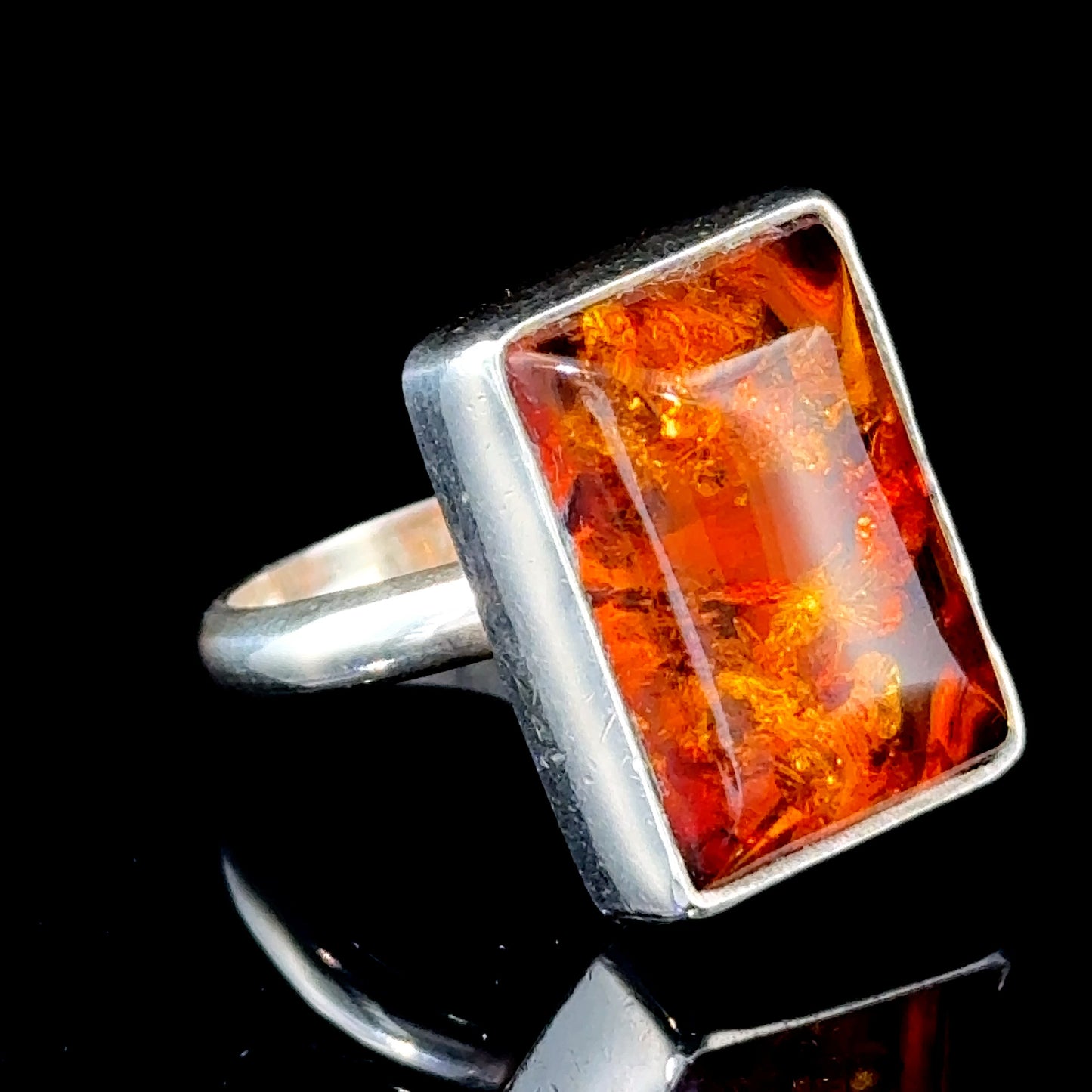 Lovely Rectangular Silver & Baltic Amber Ring