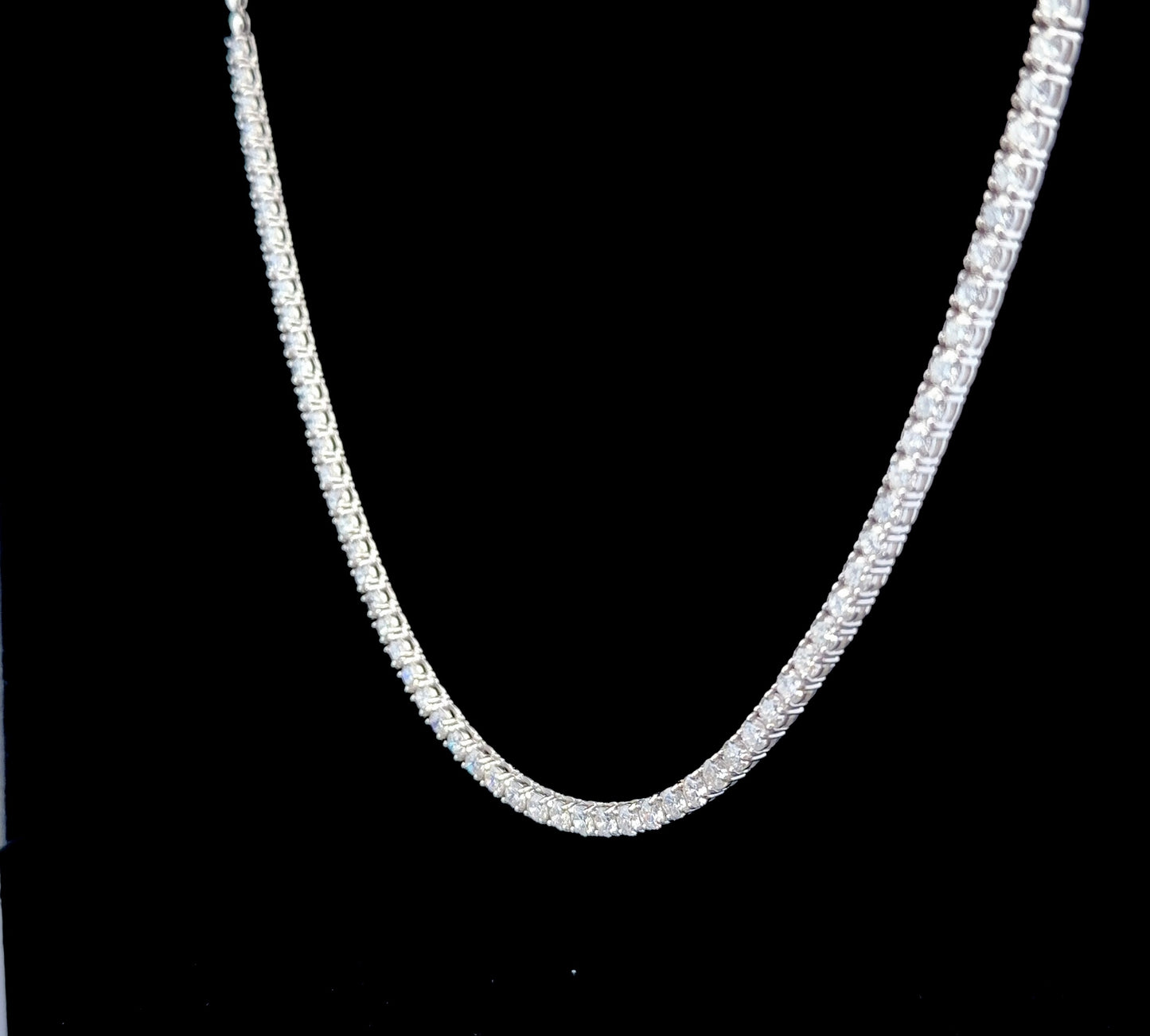 18k White Gold Diamond Necklace of Appx 9.5 cts
