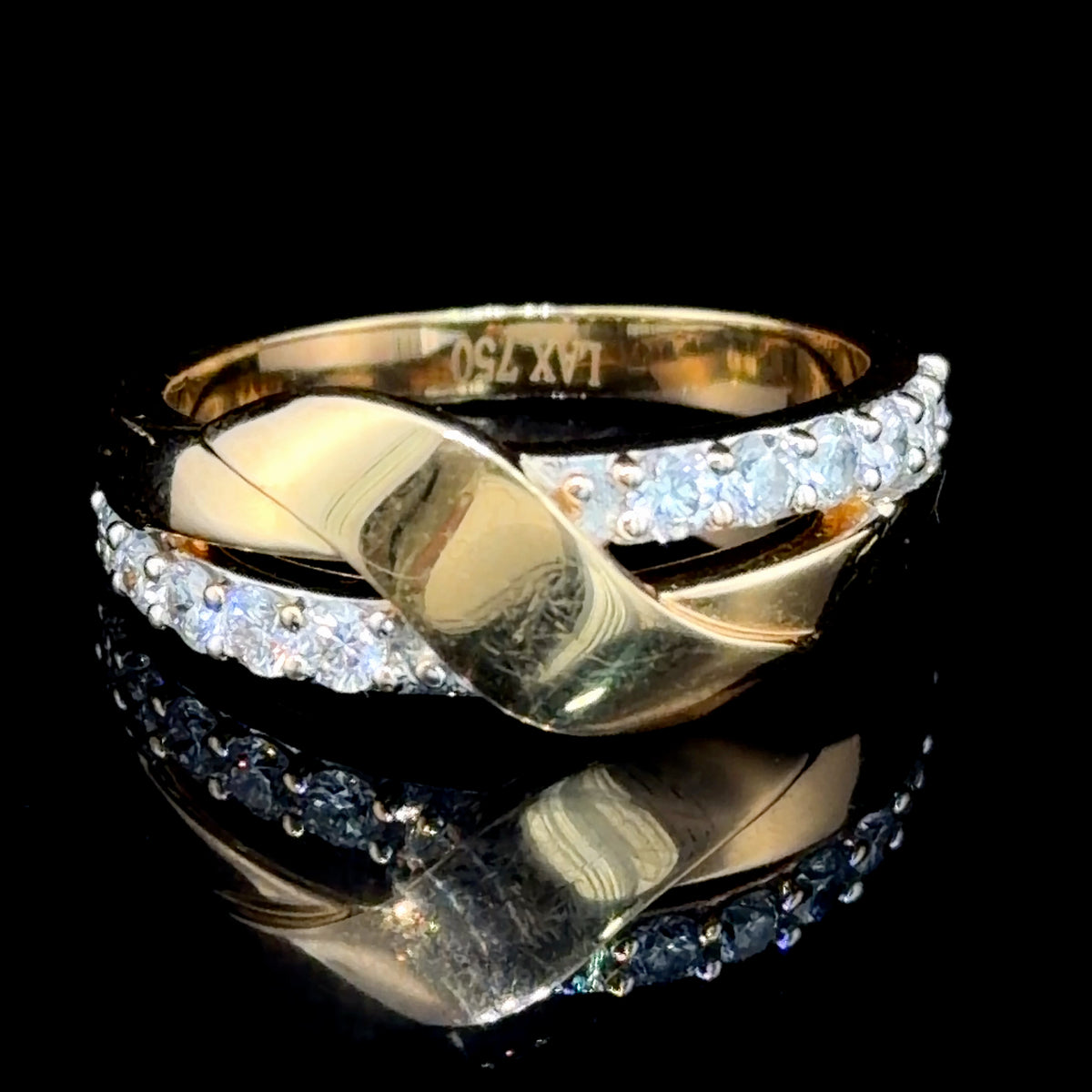 A Lovely 18k Yellow Gold Crossover Diamond Ring Appx 1.0 Cts