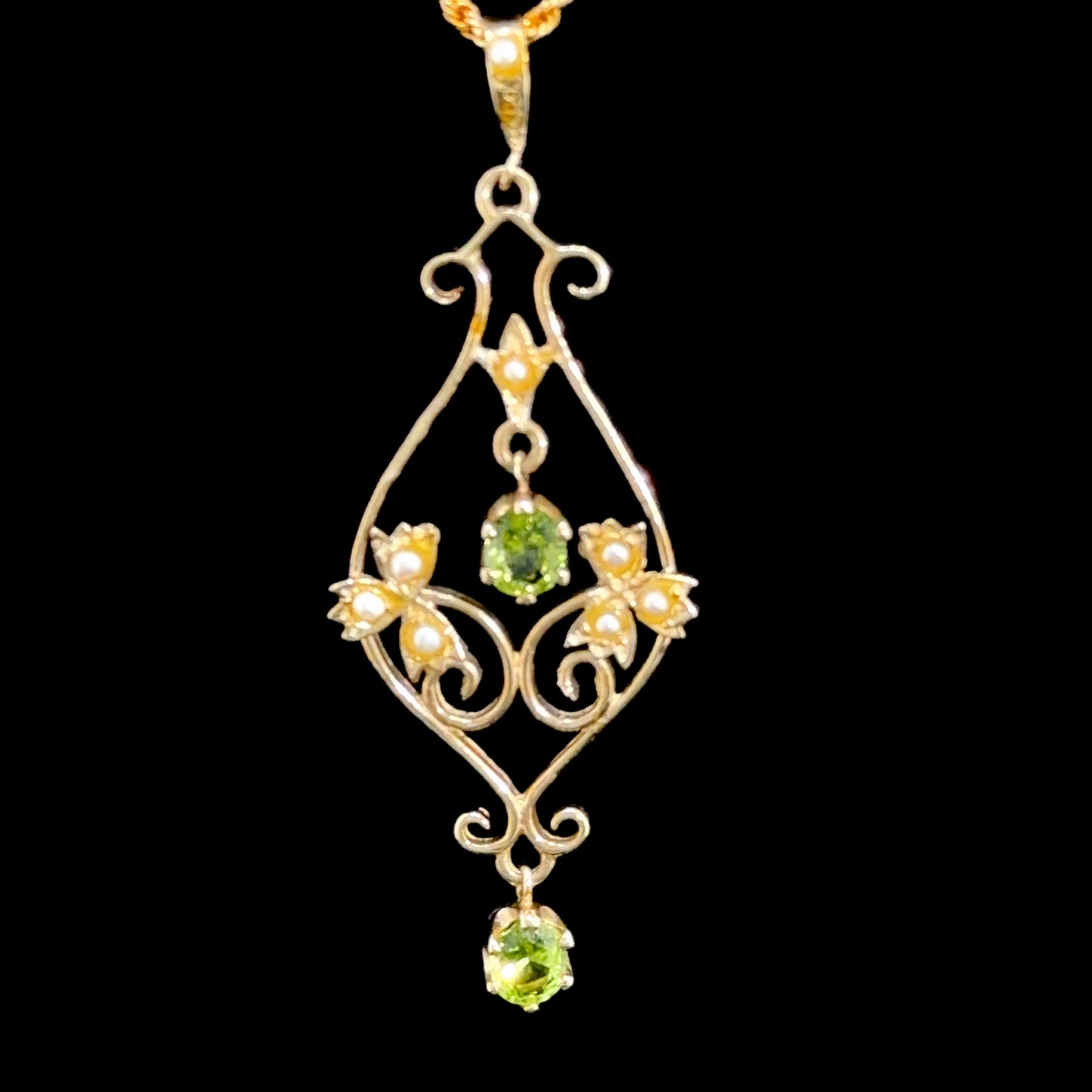 An Antique Peridot & Pearl Drop Pendant & Rope Twist Chain