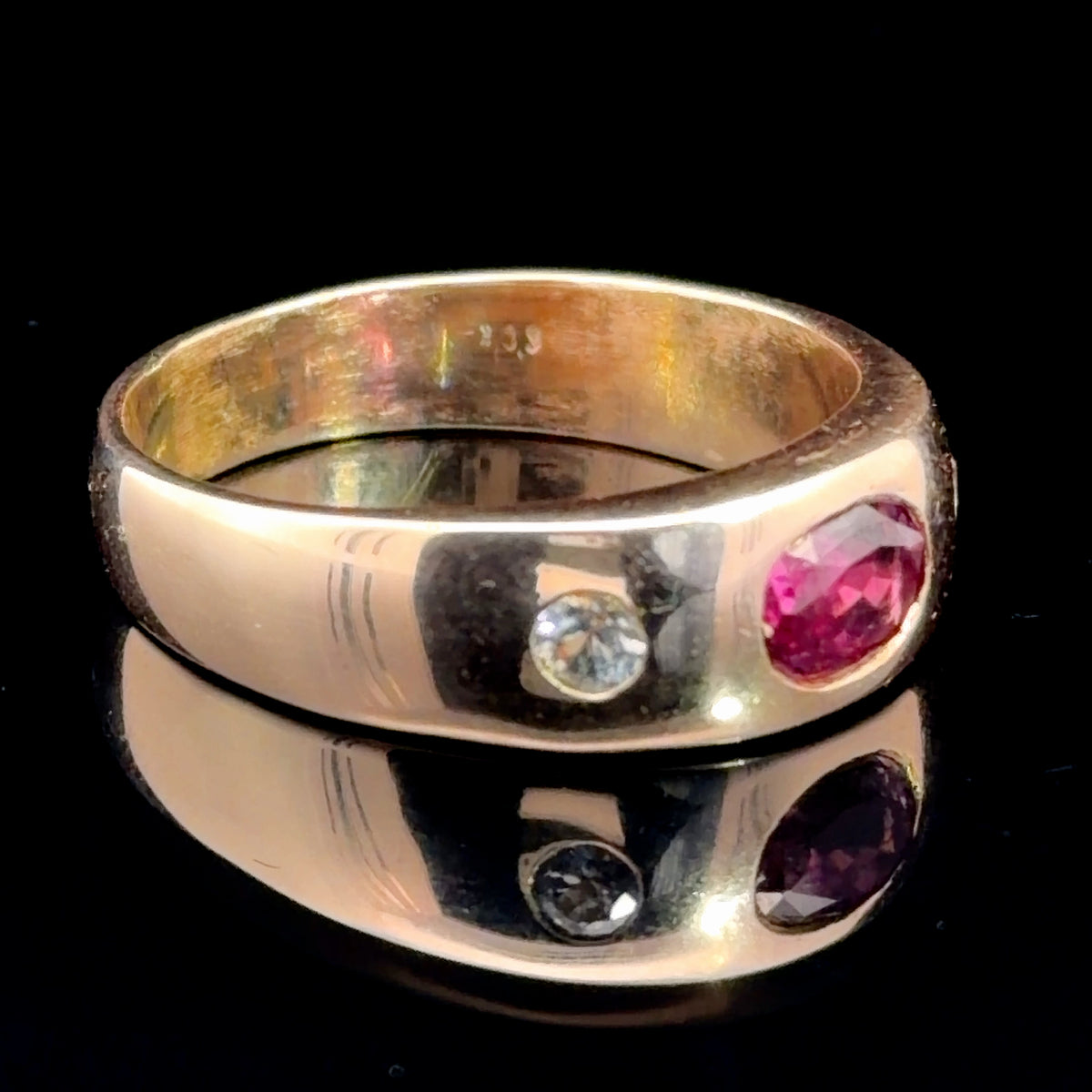A 9k Yellow Gold Flush Set Ruby & Diamond Ring The Ruby Of 1.15Cts & Diamonds Appx 0.3 Cts With Certificate