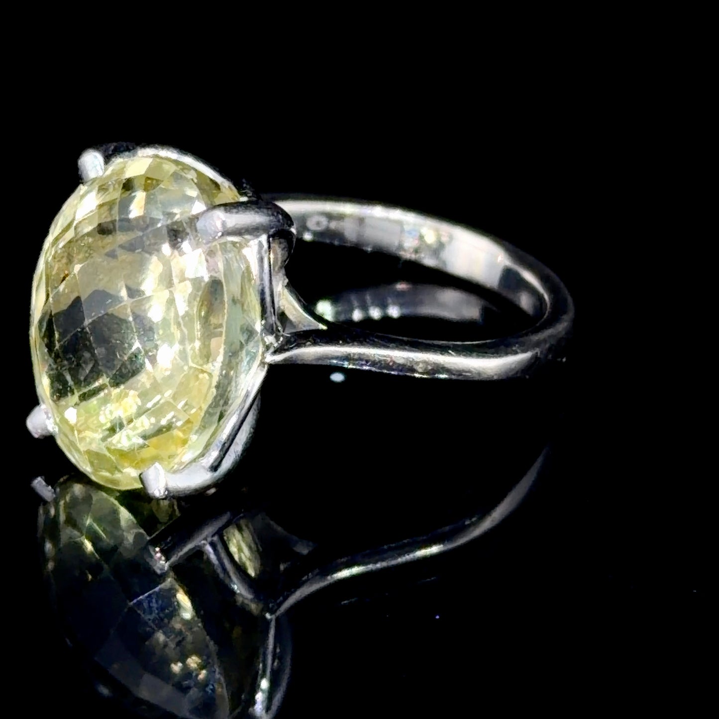 Lovely 18k White Gold & Topaz Ring