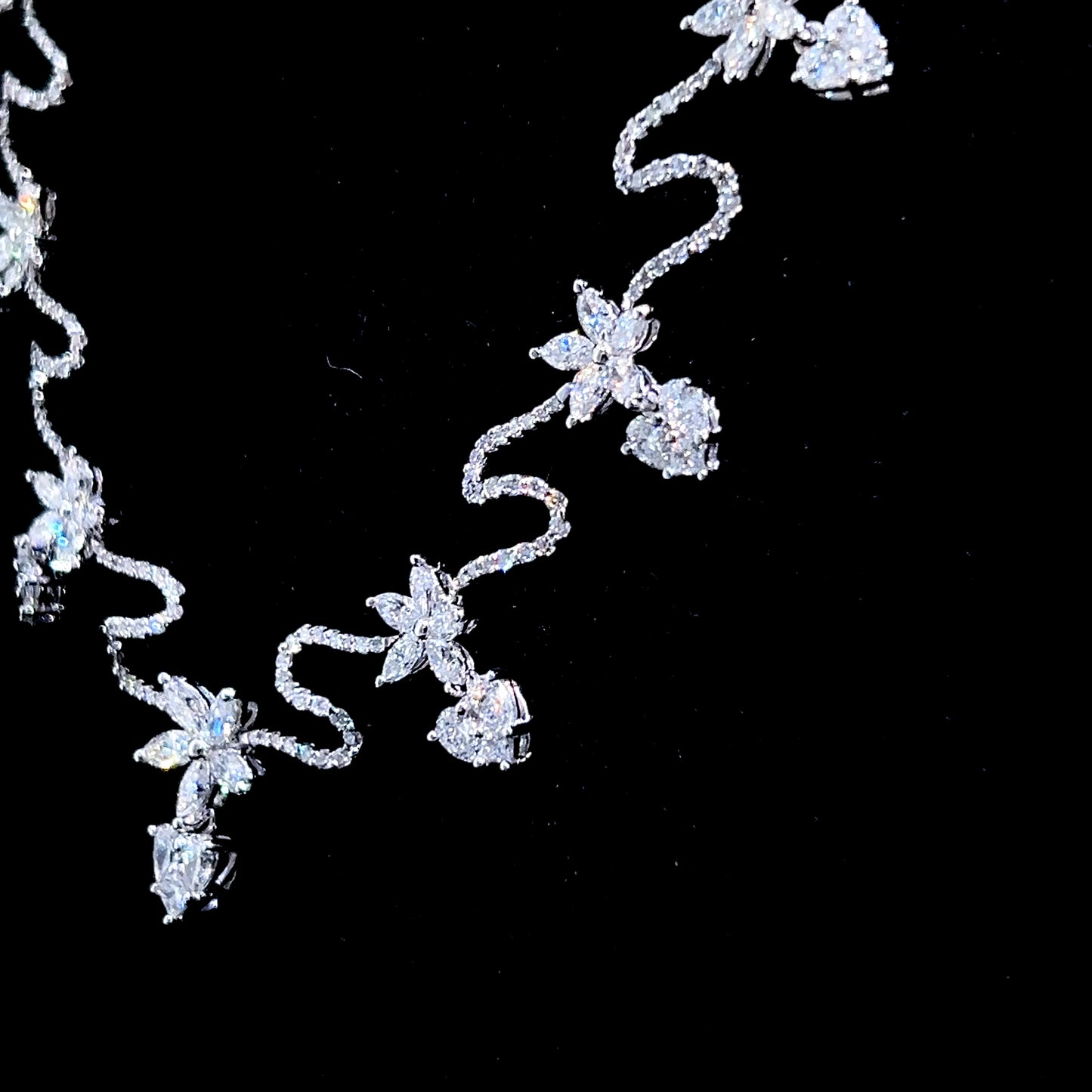 18K White Gold Diamond Zigzag Flower Necklace APPX 3.5 CTS