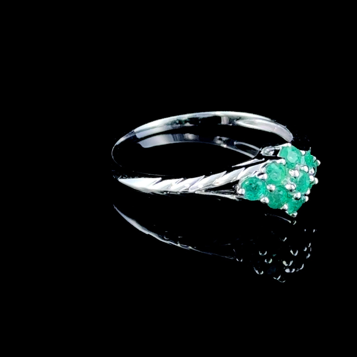 9K White Gold Emerald Cluster Ring