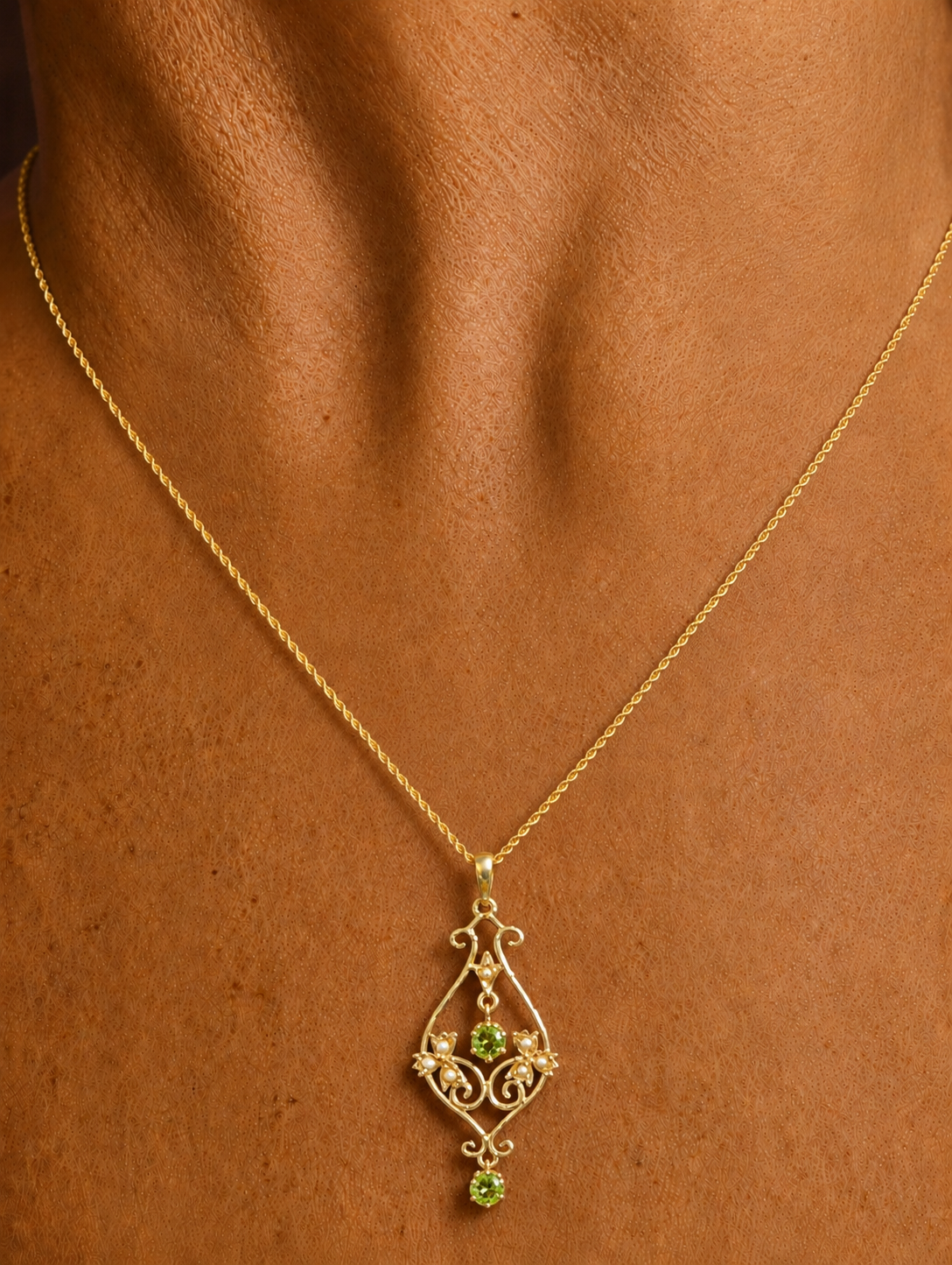 An Antique Peridot & Pearl Drop Pendant & Rope Twist Chain