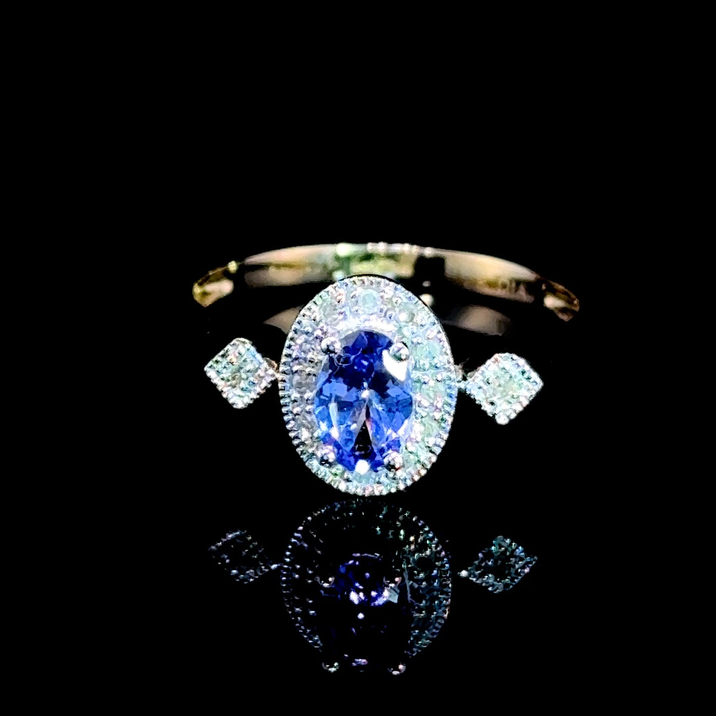 9K Yellow Gold Tanzanite & Diamond Ring APPX T: 0.50 CTS