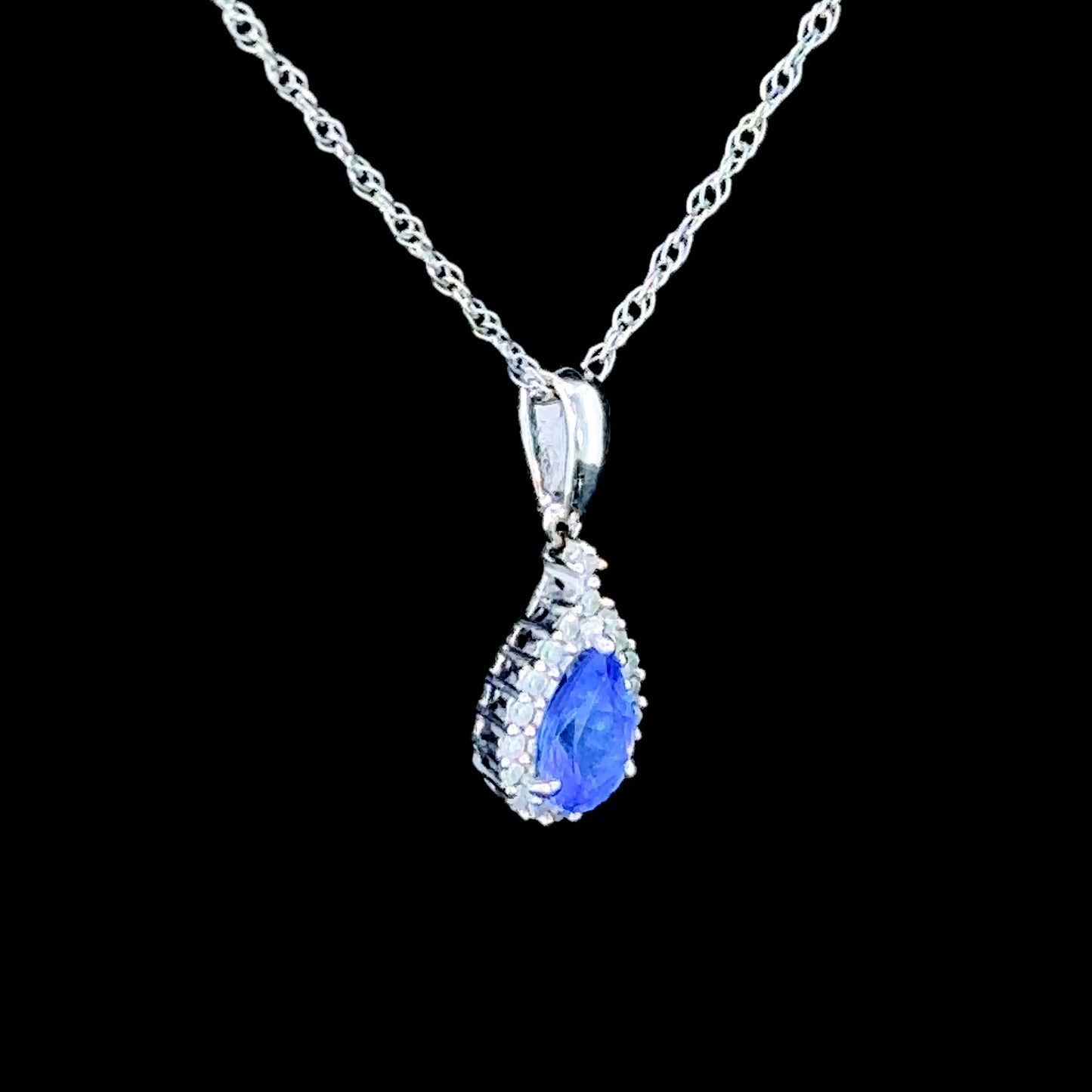 18K White Gold Tanzanite & Diamond Pendant & Chain