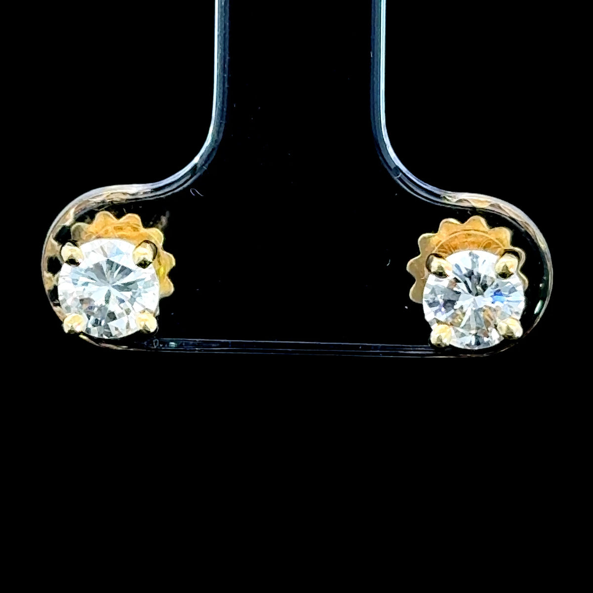 Stunning 18K Yellow Gold Diamond Screw Back Studs 0.9 CTS Total