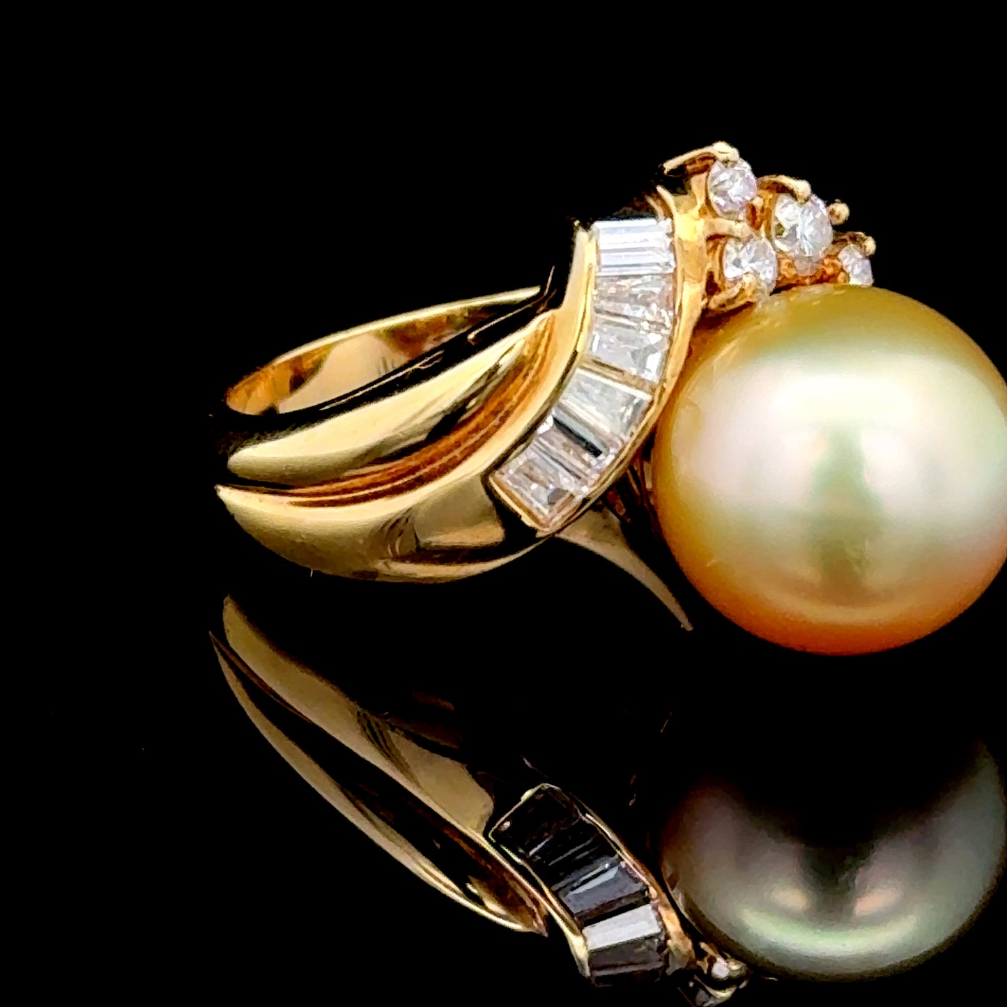 18K Yellow Gold Pearl & Diamond Fancy Ring Approximately 0.75 Carats