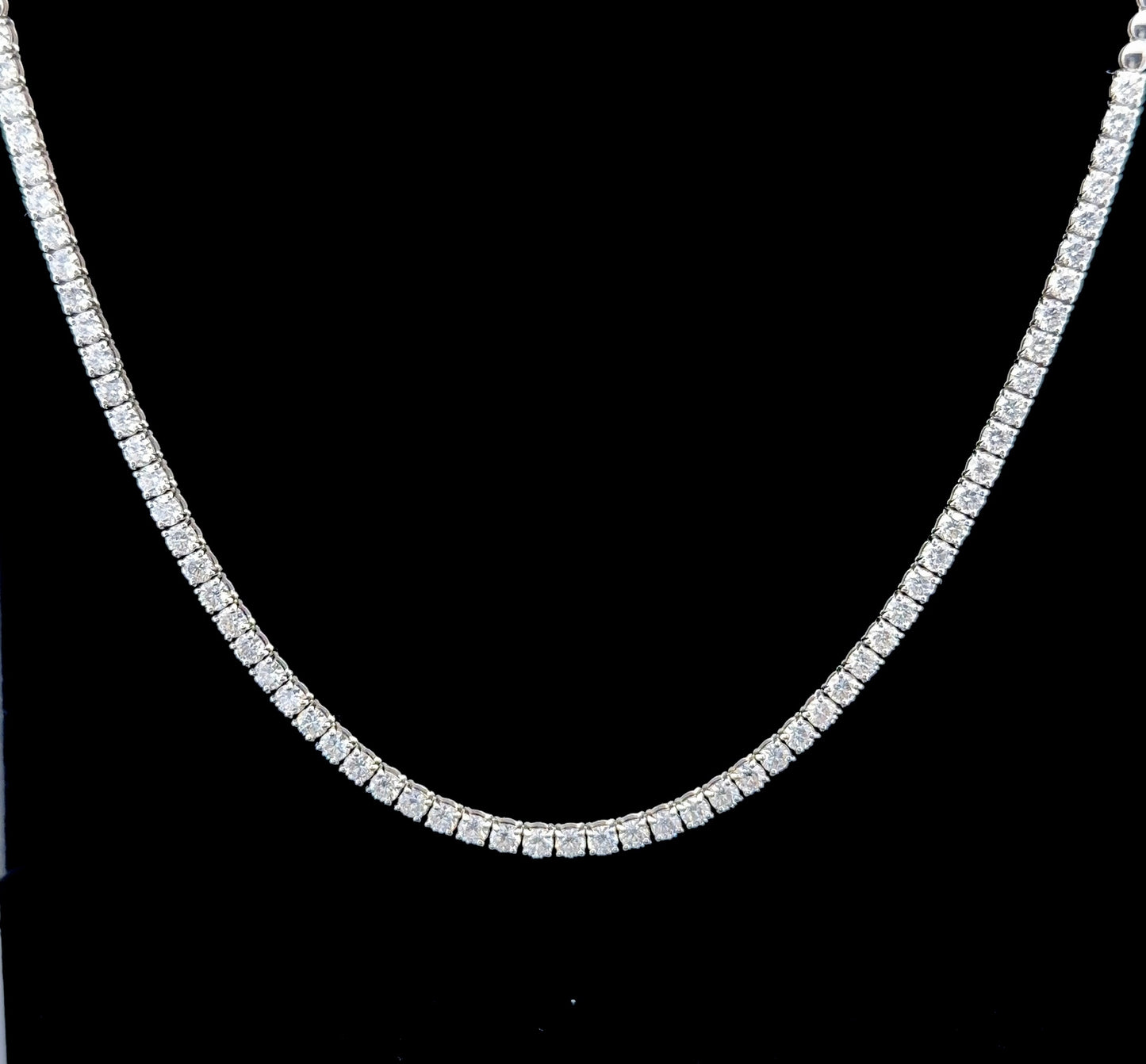 18k White Gold Diamond Necklace of Appx 9.5 cts