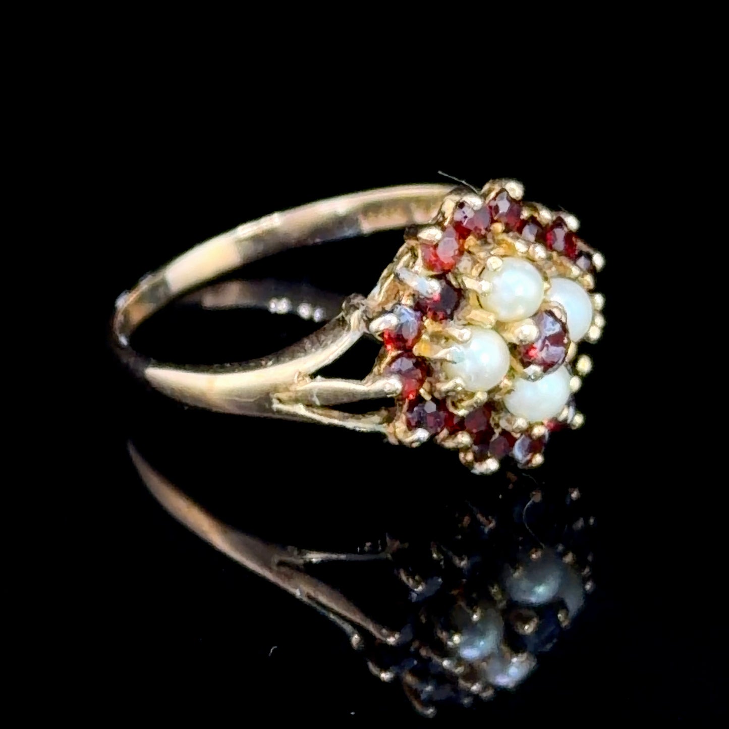 9k Yellow Gold Garnet & Pearl Ring
