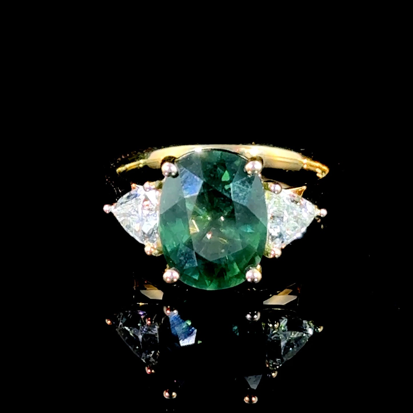 18K Yellow Gold Colour Changed Sapphire (Blue to Teal/Green) & Trilliant Diamond Trilogy Ring