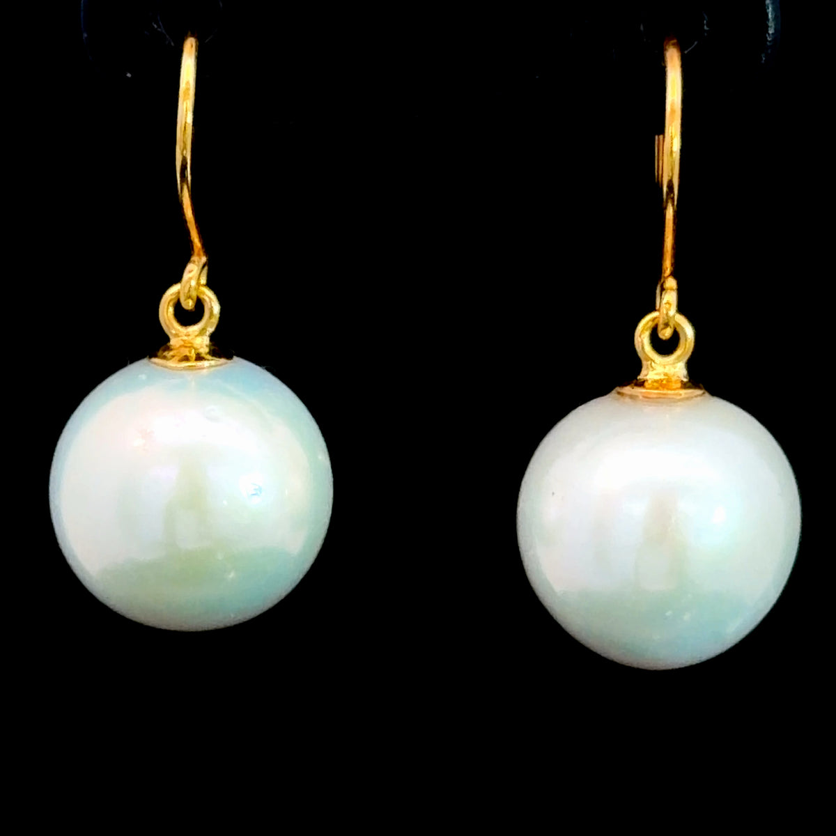 A Very Nice Pair Of 10mm Diameter Classic White Pearl Drop Earrings With Shepherds Hook Fittings