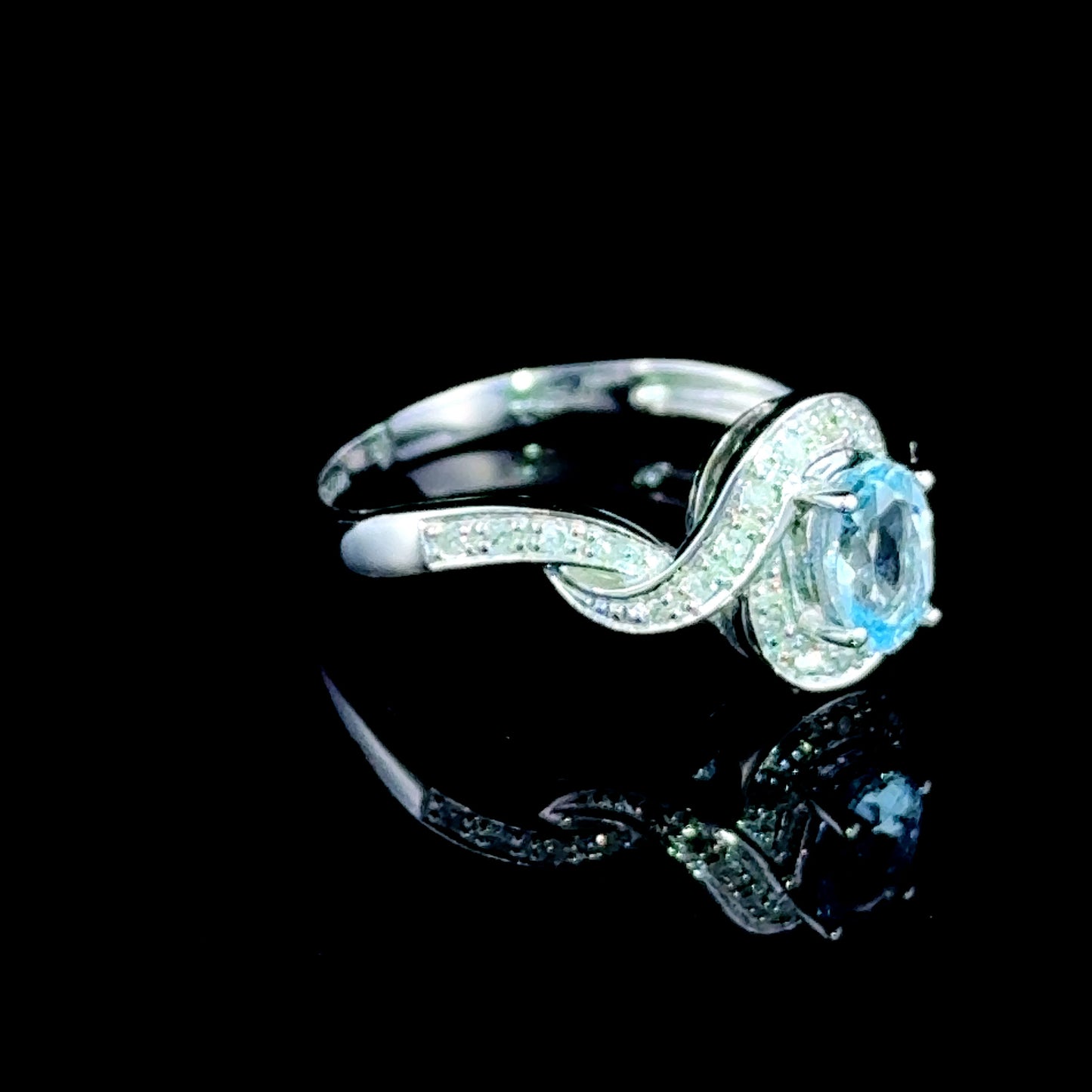 9K White Gold Aquamarine Twist Ring