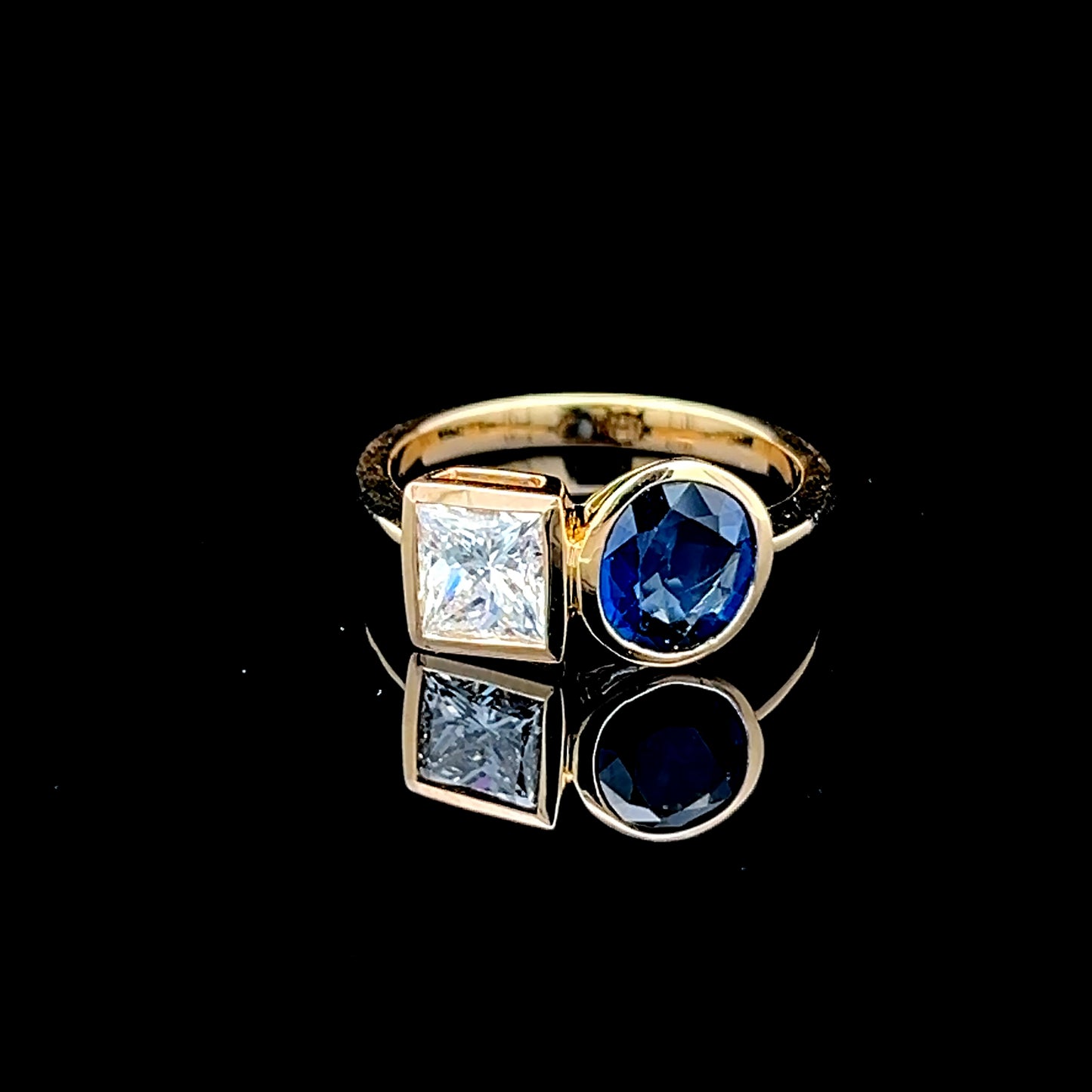 18K Yellow Gold 2 Stone Diamond & Sapphire Ring APPX D: 1.04 CTS  S: 1.16 CTS