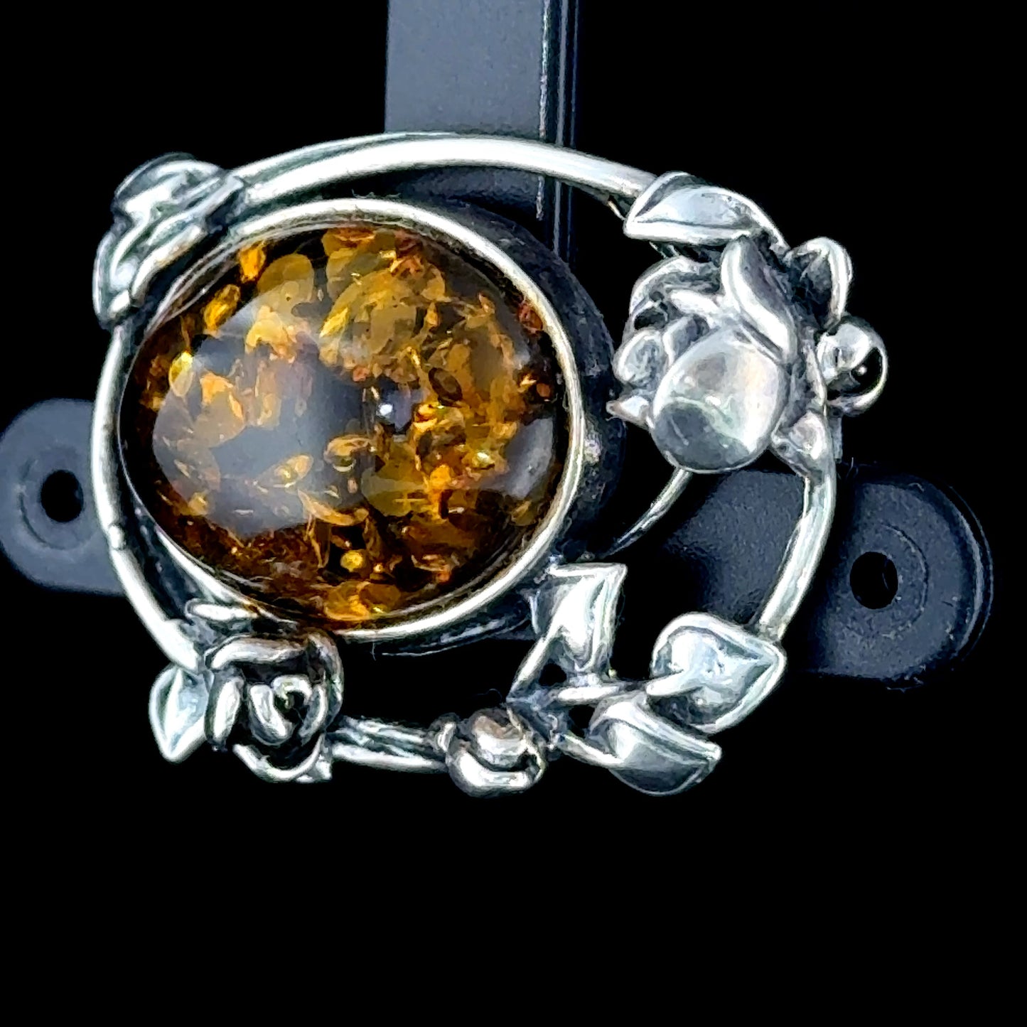 Pretty Silver & Baltic Amber Oval Brooch In A Floral Wreath Mount