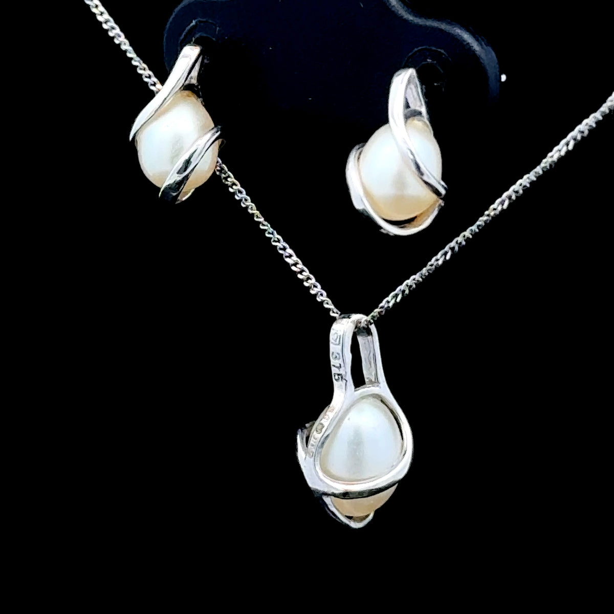 Stunning 9K White Gold Pearl Drop Studs & Pendant & Chain Set
