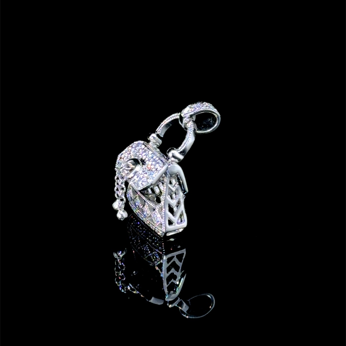 Pretty 18k White Gold & Diamond Purse / Handbag Pendant Appx 0.35 Cts