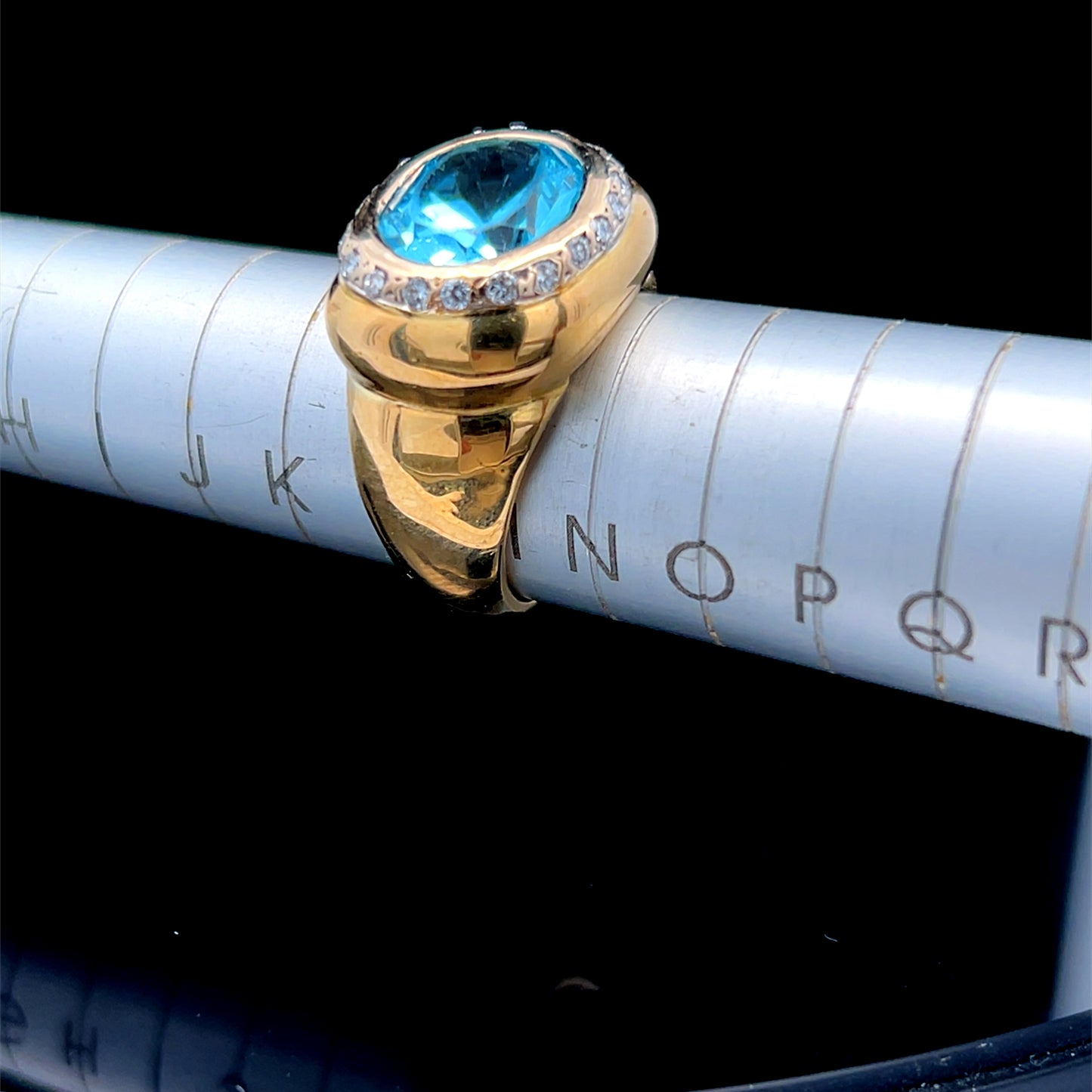 Wonderful 18K Yellow Gold Aqua & Diamond Ring Aqua Appx 5Cts Diamond Appx 0.5Cts
