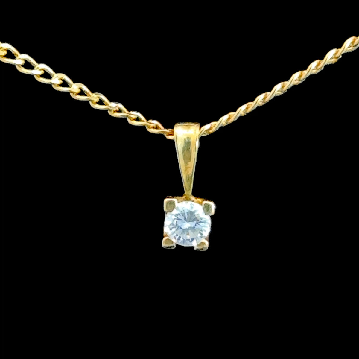 Pretty 18K Yellow Gold Diamond Pendant & 9K Chain APPX 0.15 CTS