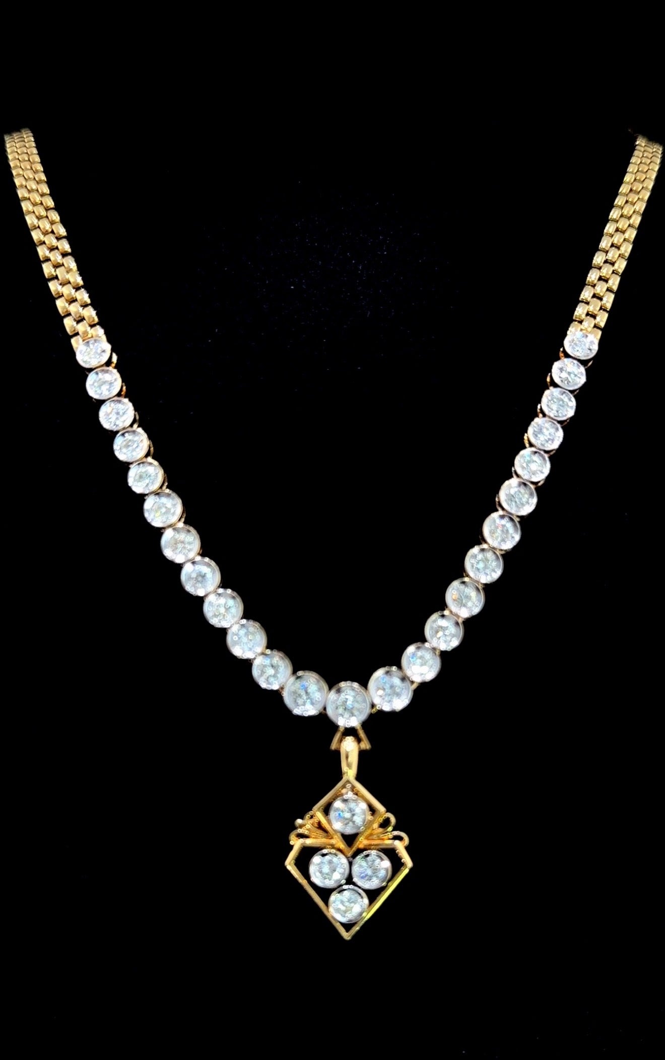 Stunning 18k Yellow Gold Bezel Set Diamond Drop Necklace Of 1.5 Cts