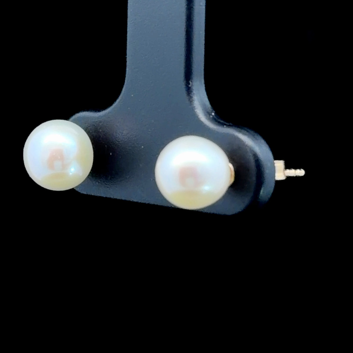 Pretty Classic White Pearl Stud Earrings Mounted On 9k Yellow Gold Fittings