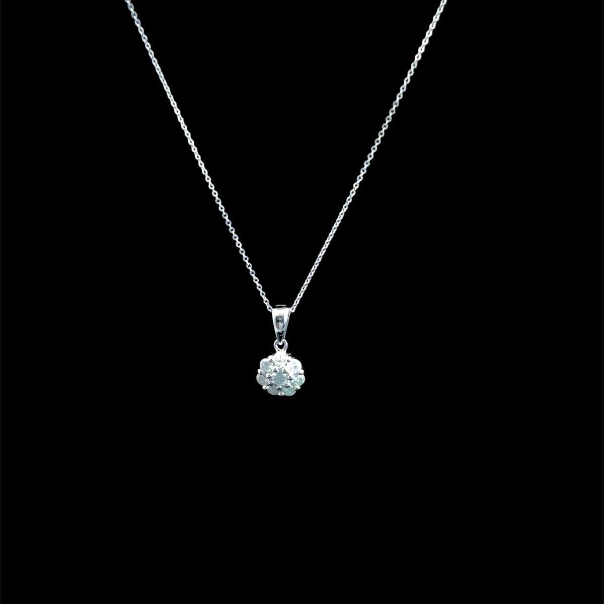 Pretty 9k White Gold Diamond Daisy Pendant Appx 0.5 Cts 18 Inches Long