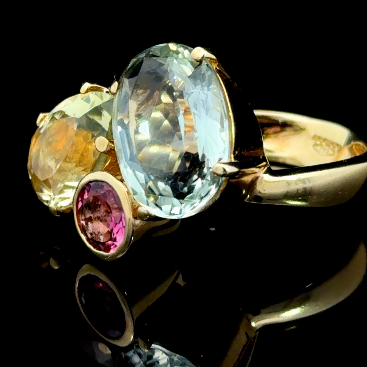 A Stunning 18k Yellow Gold Aquamarine Pink Tourmaline & Golden Beryl 3 Stone Ring