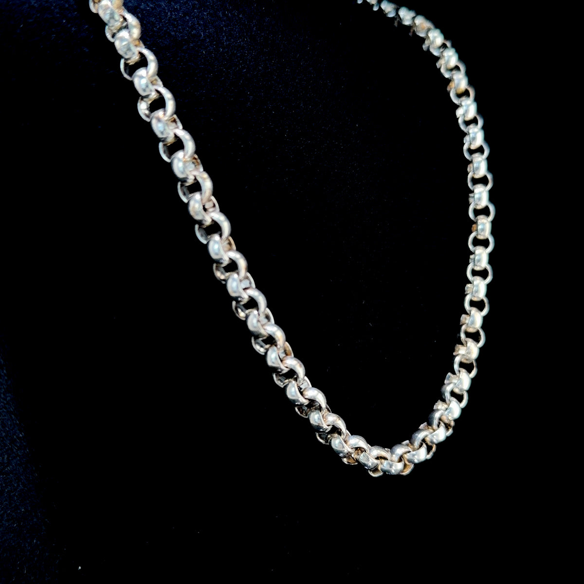 Impressive Heavy Silver Belcher Chain weighing 76 Grams Having A Hook Clasp