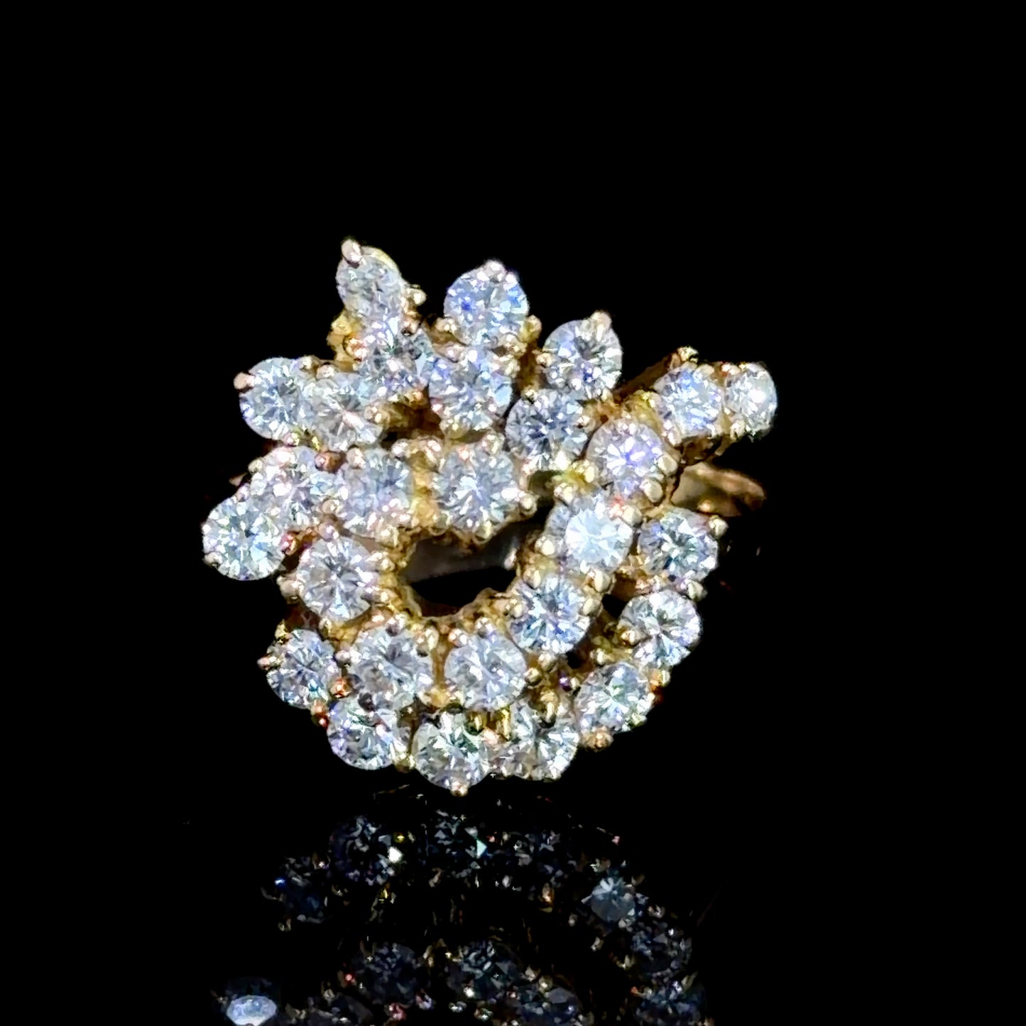 Stunning 18k Yellow Gold Diamond Cluster Ring Appx 1.35 Ctss
