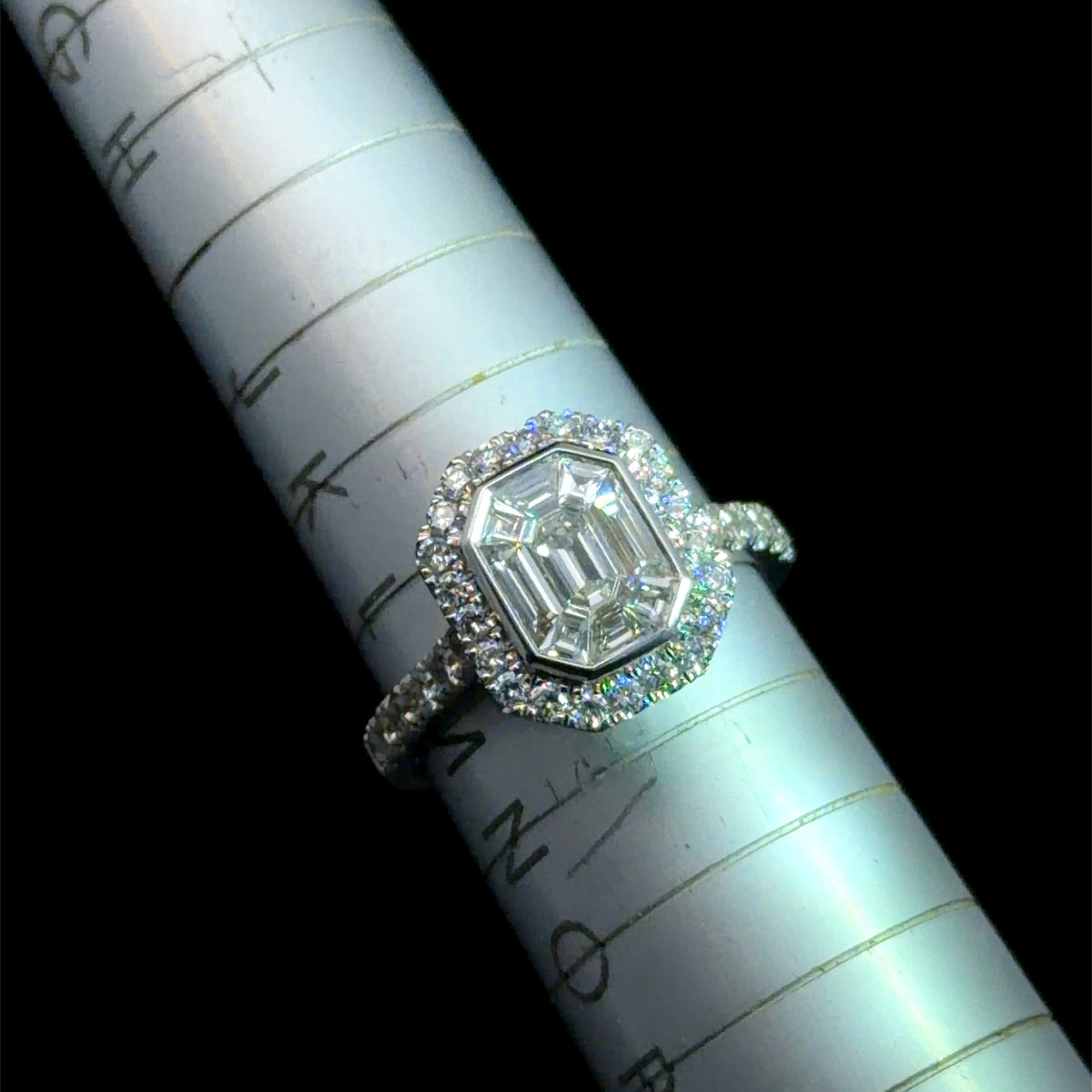 Stunning 18k White Gold Illusion Set Diamond Ring Diamonds To The Halo and Shoulders 1.5Cts (Looks Like 3Cts) RRP £7k