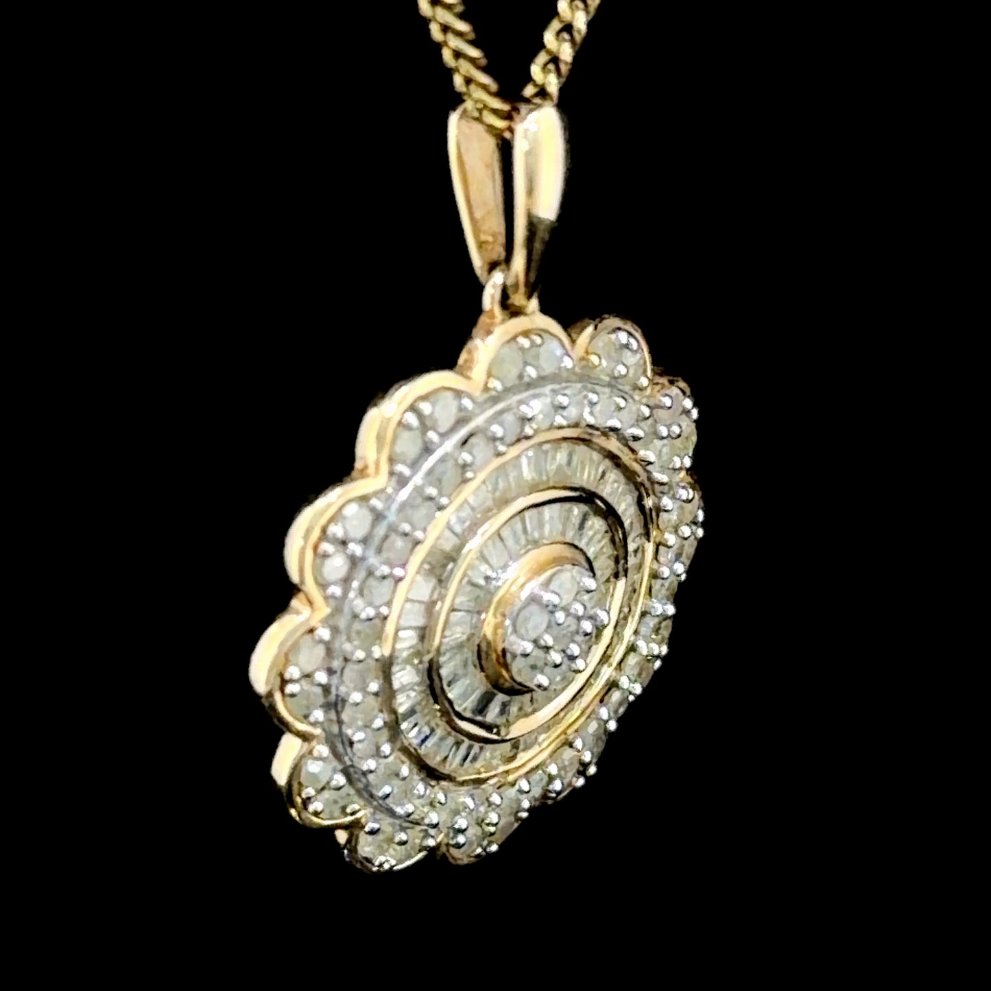 Lovely 9k Yellow Gold Baguette and Round Cut Diamond Pendant In The Shape Of A Flower Appx 0.75 Cts