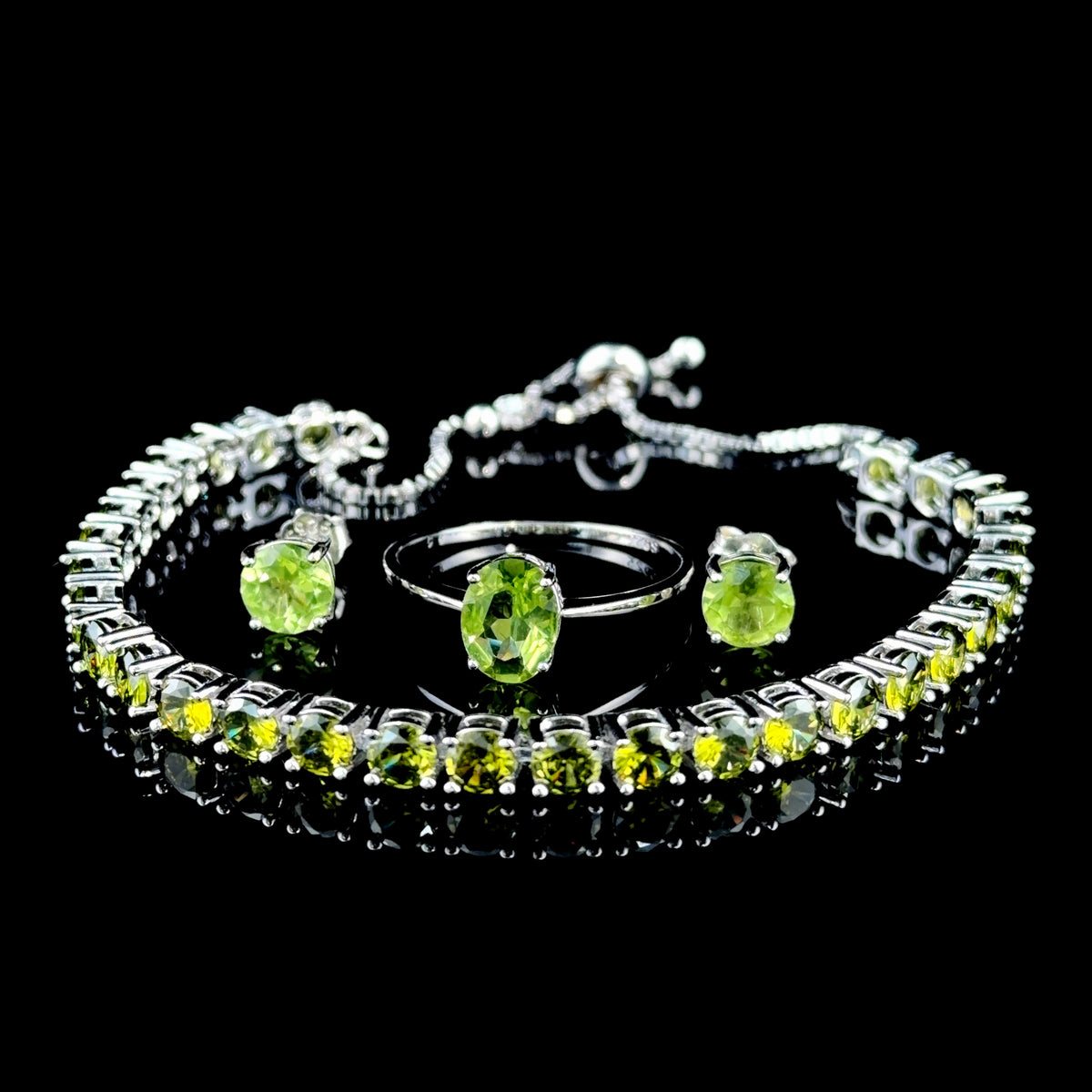 A Very Pretty Silver & Peridot Ring Bolo Tenis Bracelet & Matching Studs As A Suite Truly Lovely Ring Size Q1/2