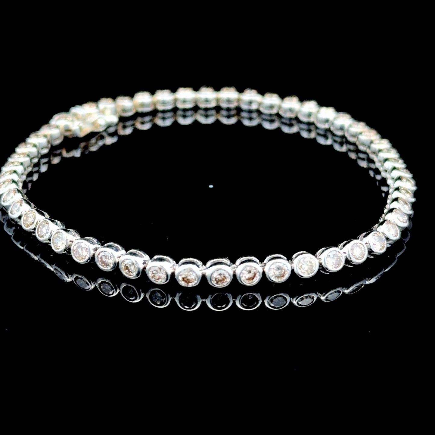 18k White Gold Bezel Set Diamond Tennis Bracelet Appx. 3.0 Cts
